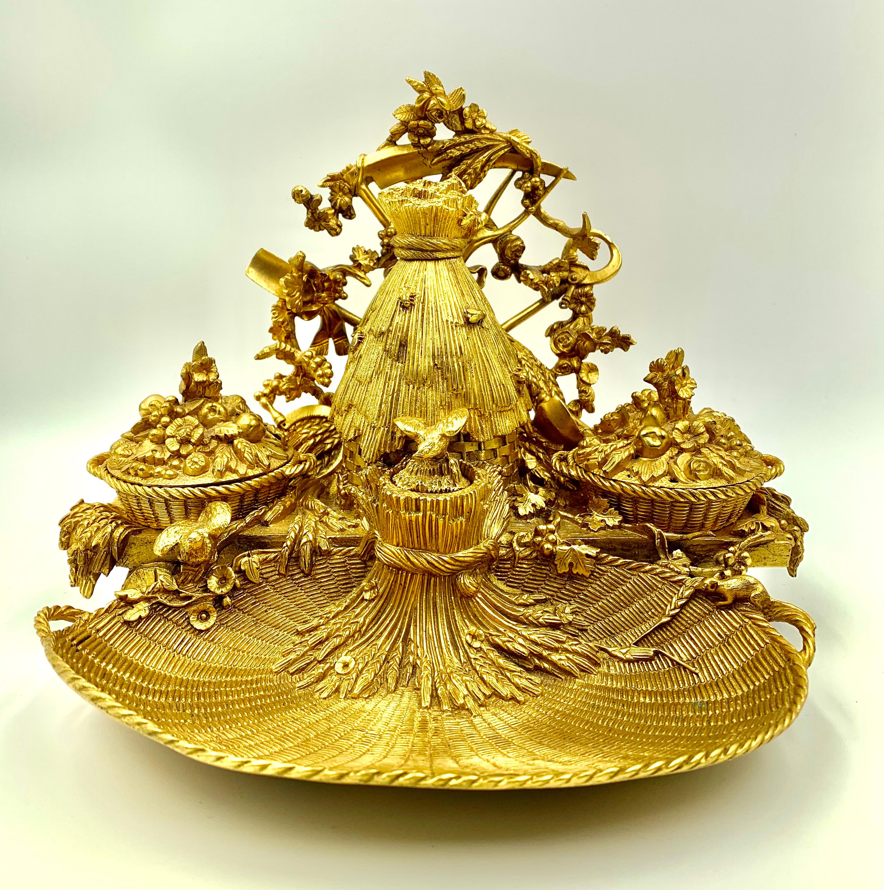 XIXe siècle Ravissement du jardinier, ruche ancienne en bronze doré de style Empire français Modèle Encrier en vente