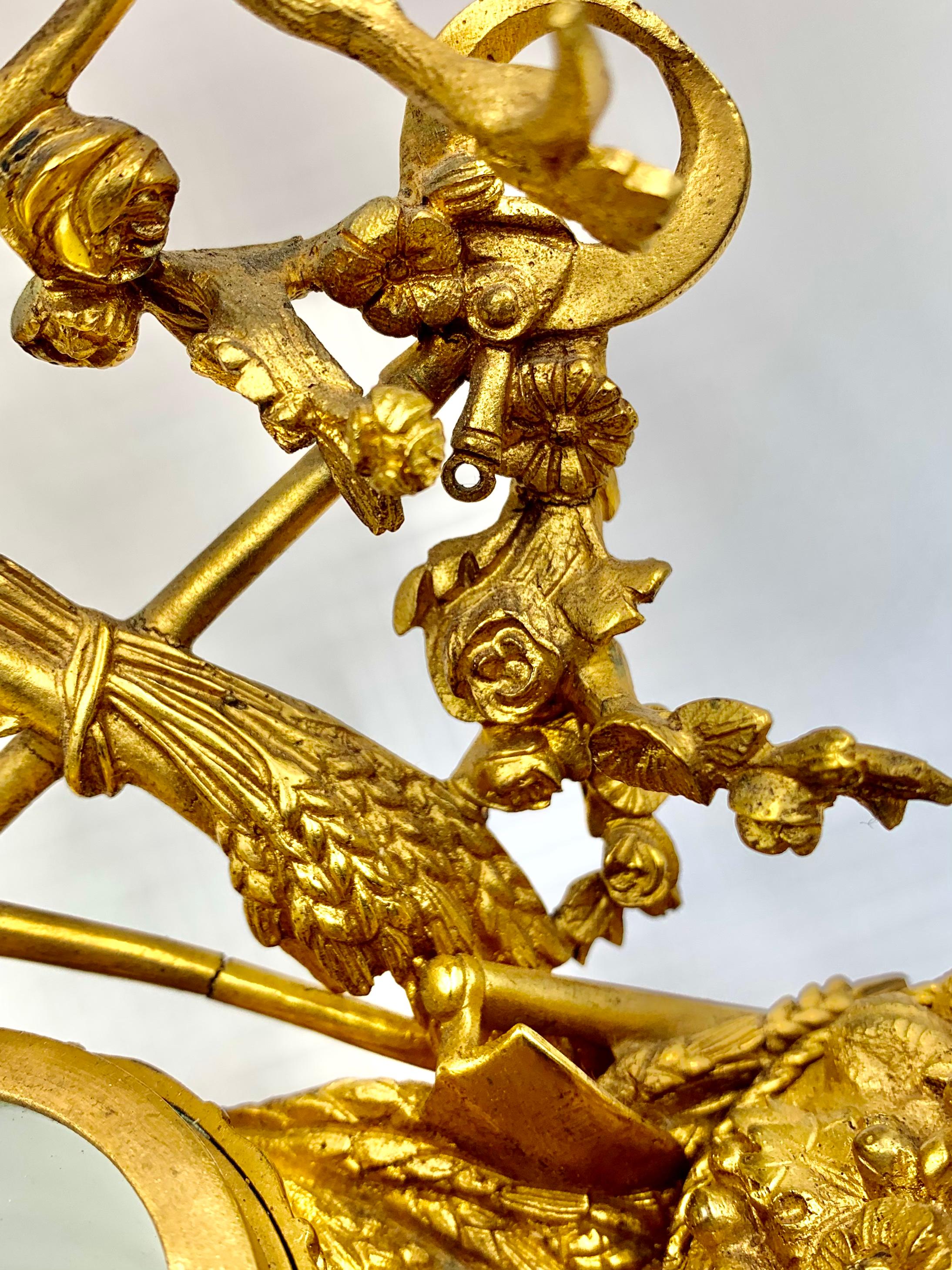 Ravissement du jardinier, ruche ancienne en bronze doré de style Empire français Modèle Encrier en vente 2