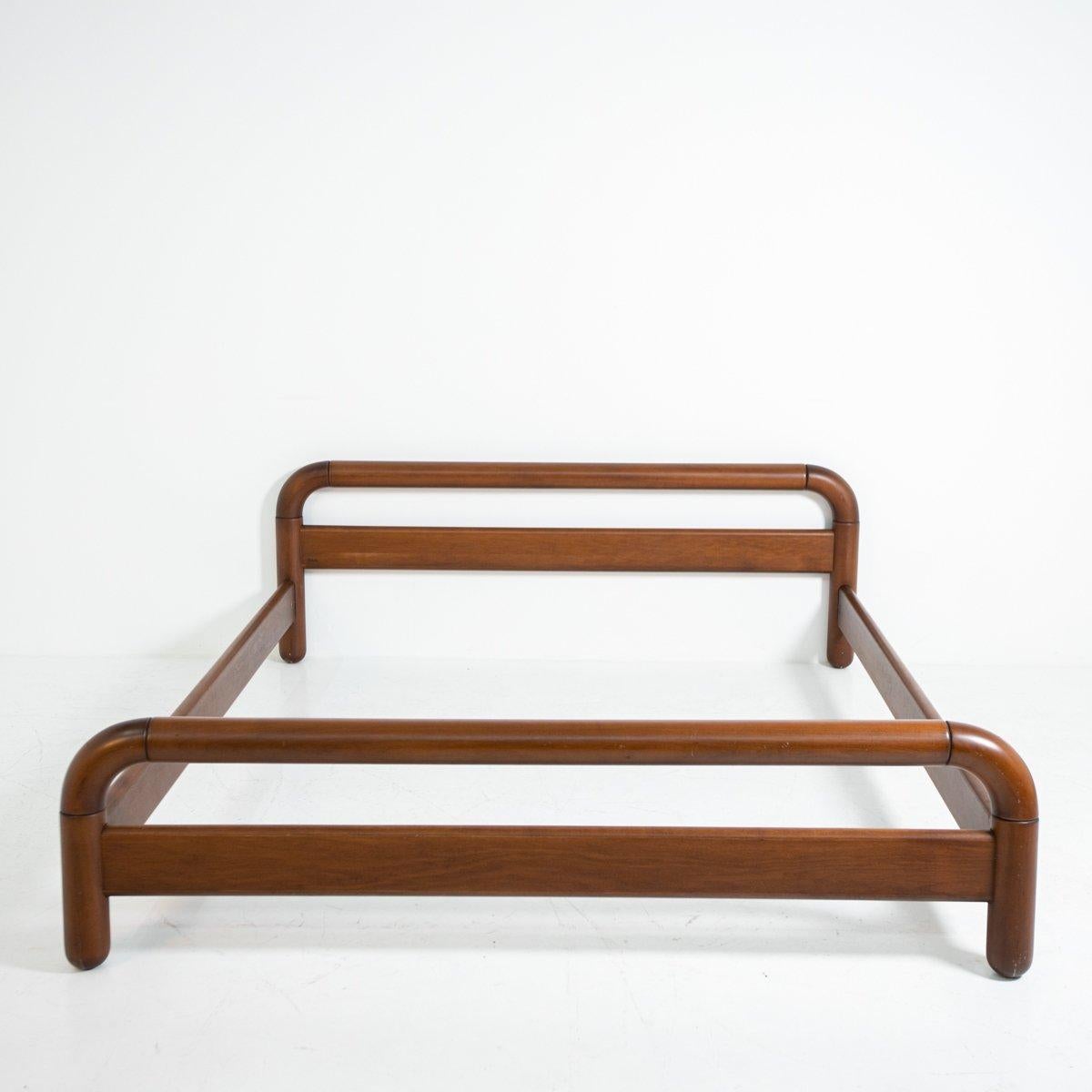 Gardenia Italian bed, Designer Luciano De Gennaro for Brivio, 1977 im Angebot 6