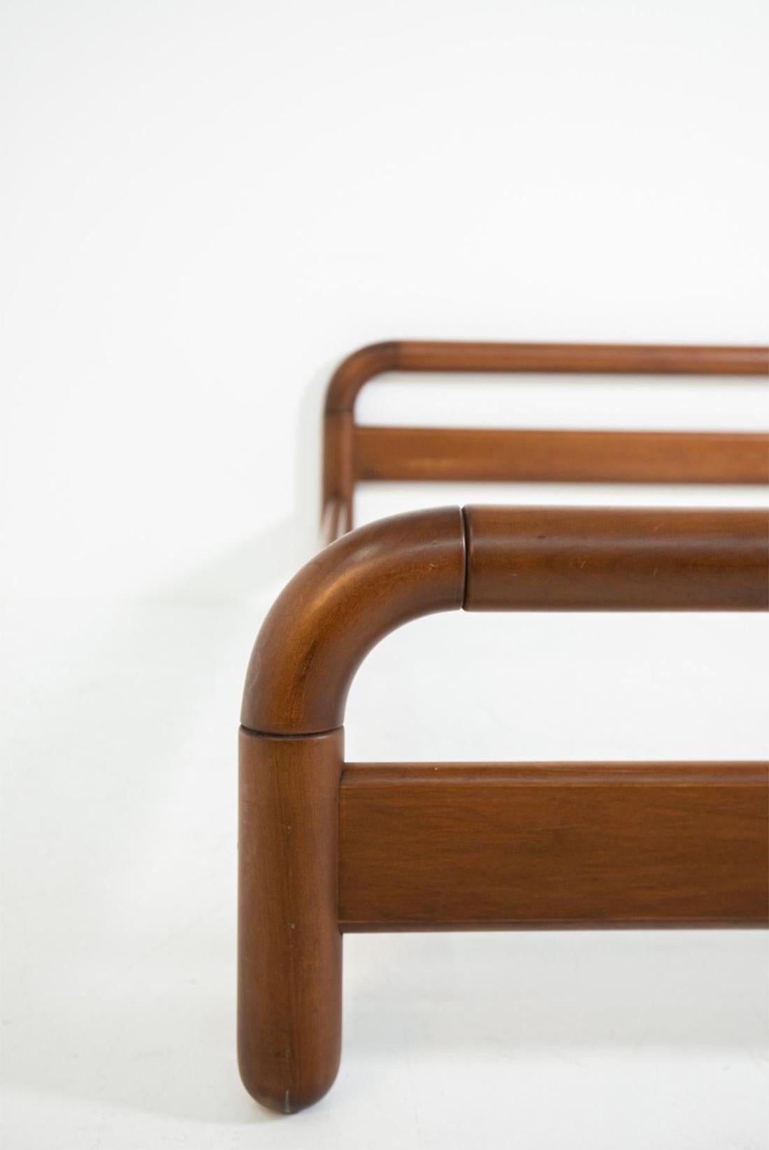 Gardenia Italian bed, Designer Luciano De Gennaro for Brivio, 1977 (Late 20th Century) im Angebot