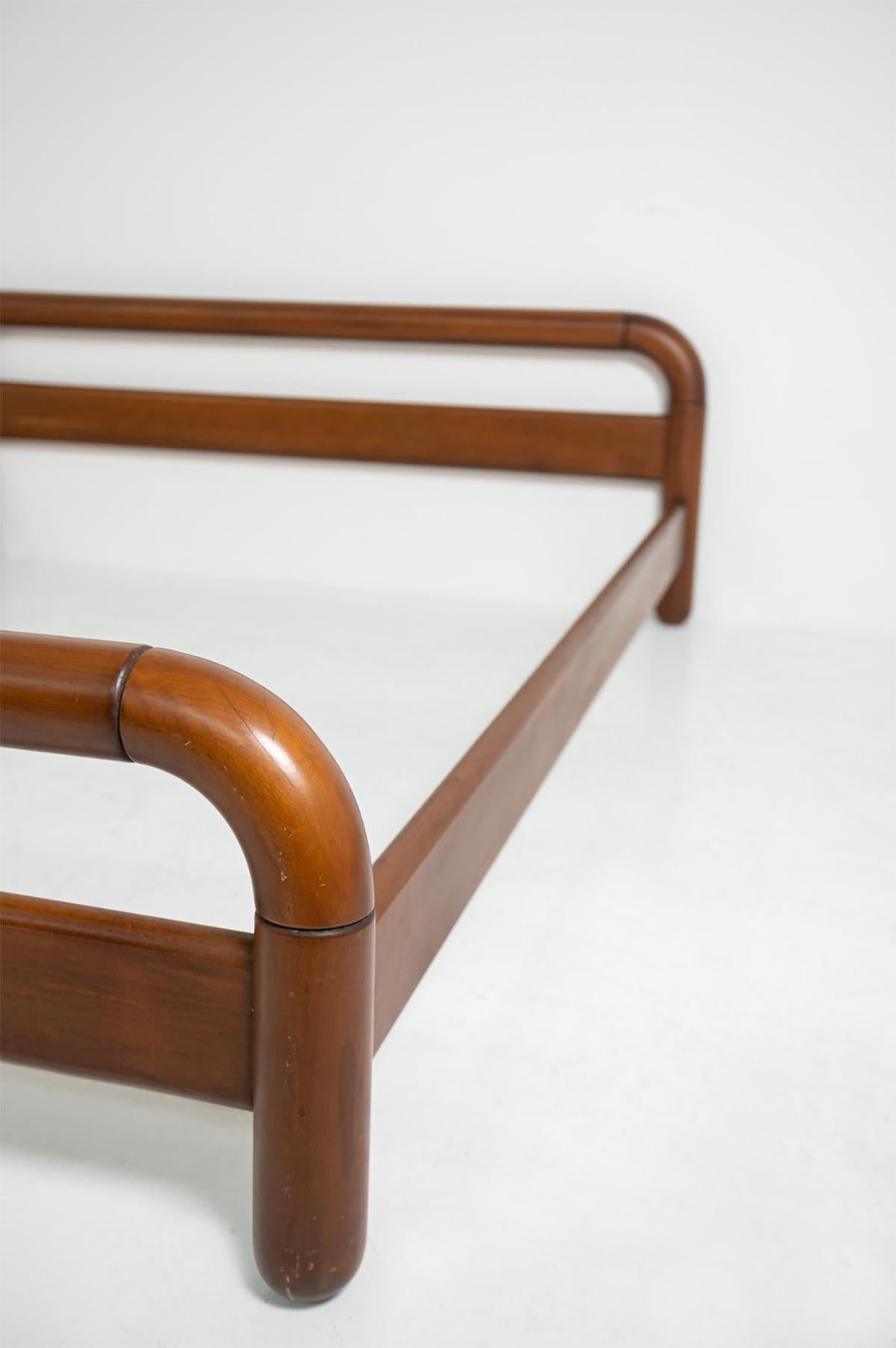 Gardenia Italian bed, Designer Luciano De Gennaro for Brivio, 1977 im Angebot 2