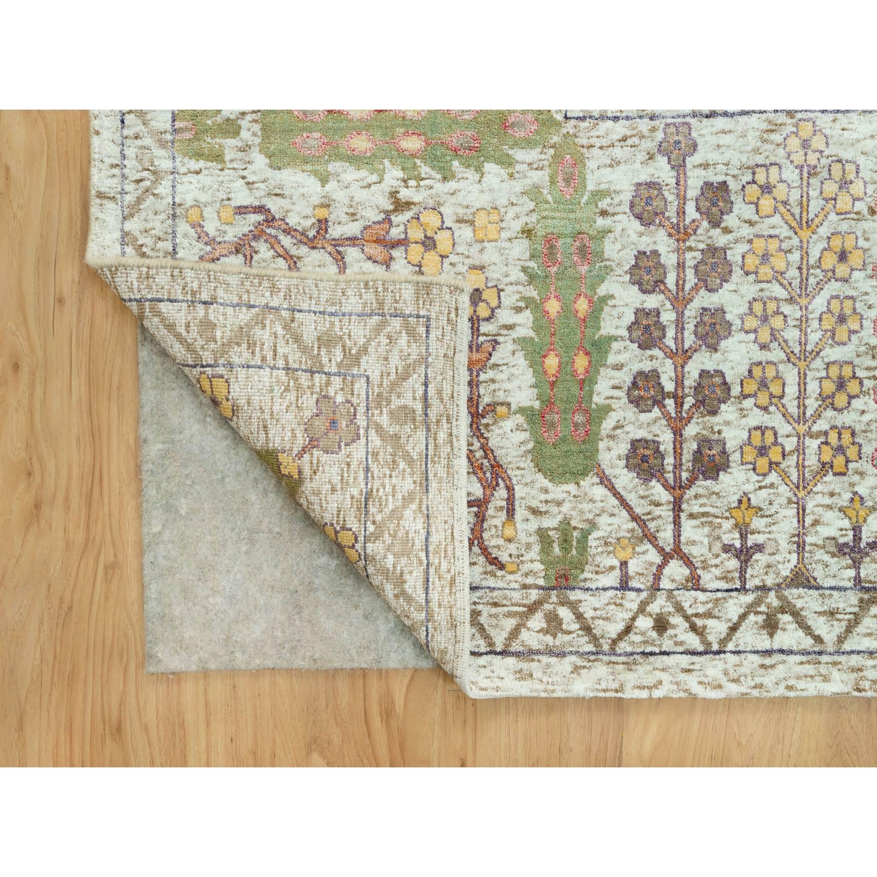 Gardenia Weißer handgeknüpfter orientalischer Teppich aus Seide und Wolle in Vasendesign 11'8