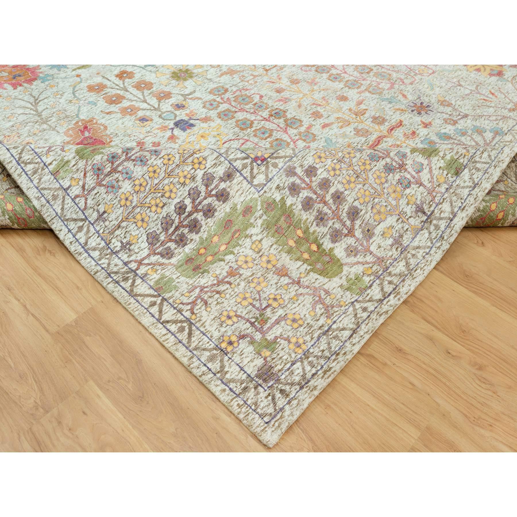 Gardenia Weißer handgeknüpfter orientalischer Teppich aus Seide und Wolle in Vasendesign 11'8