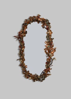 Espejo Gardens Of India de latón con piedra semipreciosa, Viya de Vikram Goyal