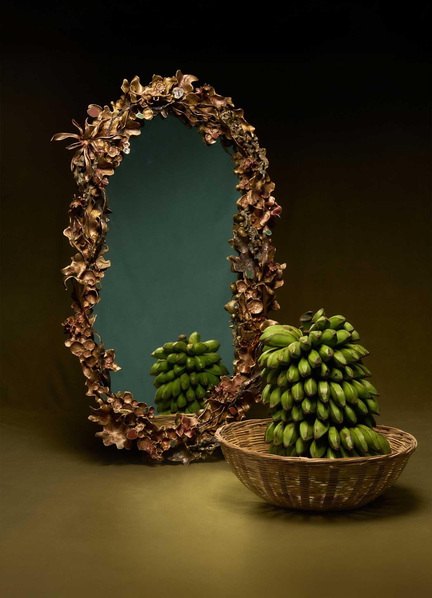 Specchio Gardens Of India in ottone con pietre semipreziose, Viya di Vikram Goyal In condizioni Nuovo in vendita a Noida, DL