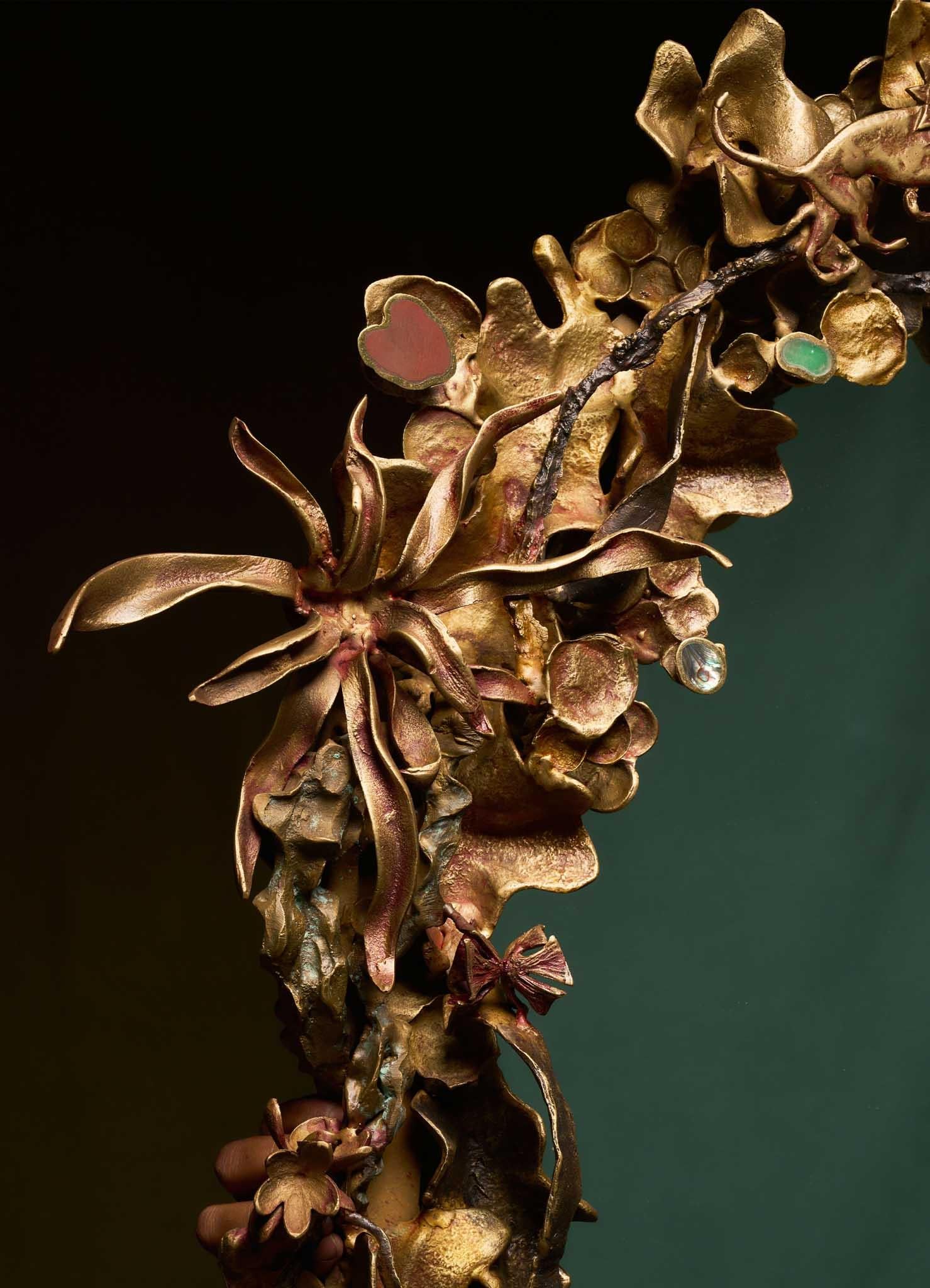 XXI secolo e contemporaneo Specchio Gardens Of India in ottone con pietre semipreziose, Viya di Vikram Goyal in vendita