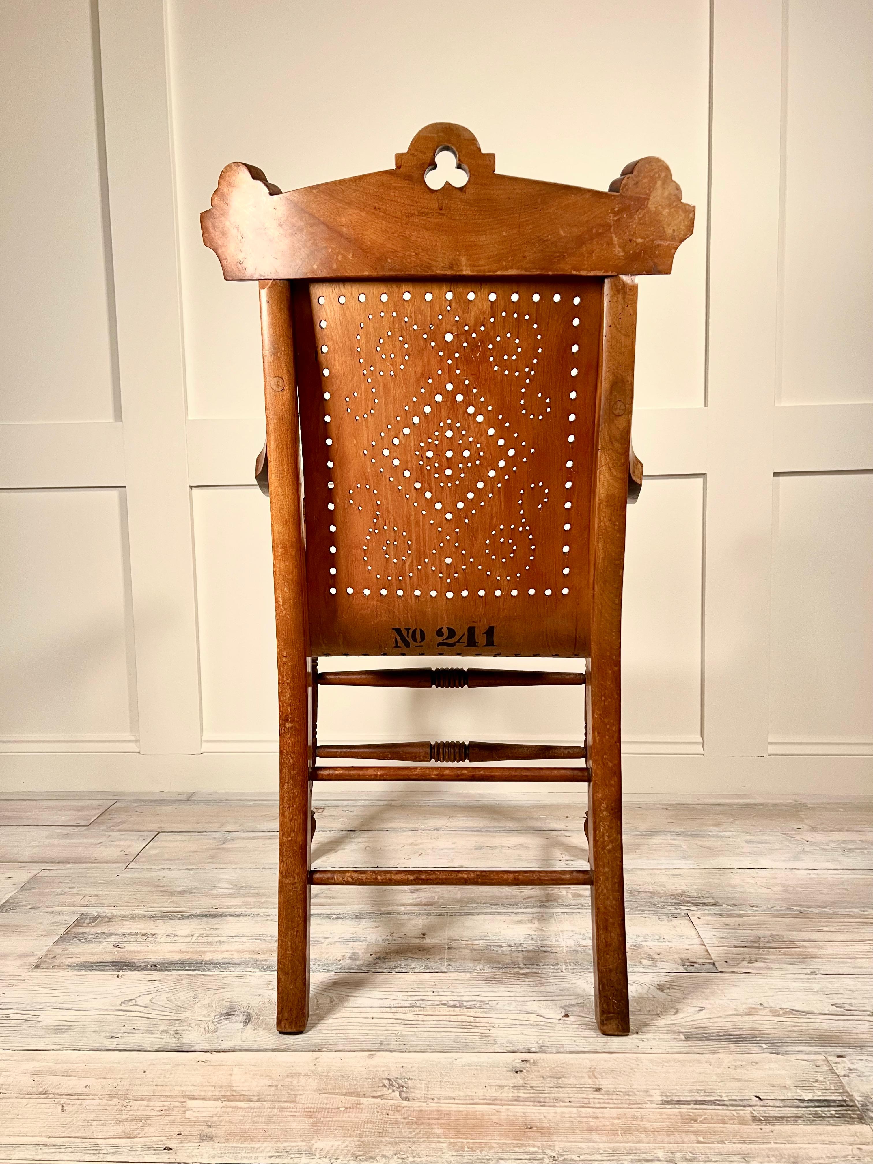 Gardner & Co. Pierced Bent Ply and Oak Frame Arm Chair c.1872 For Sale 3