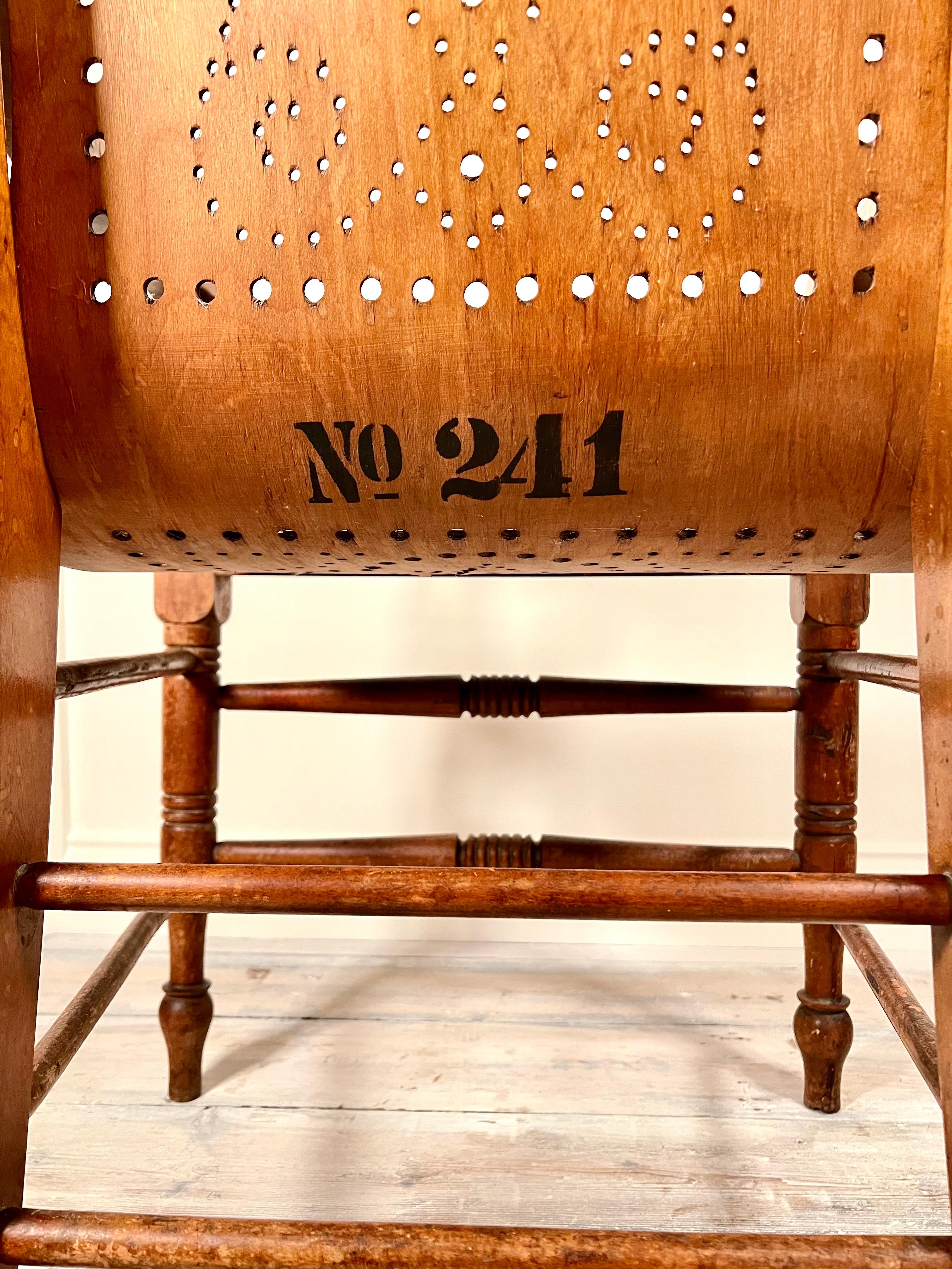 Gardner & Co. Pierced Bent Ply and Oak Frame Arm Chair c.1872 For Sale 3