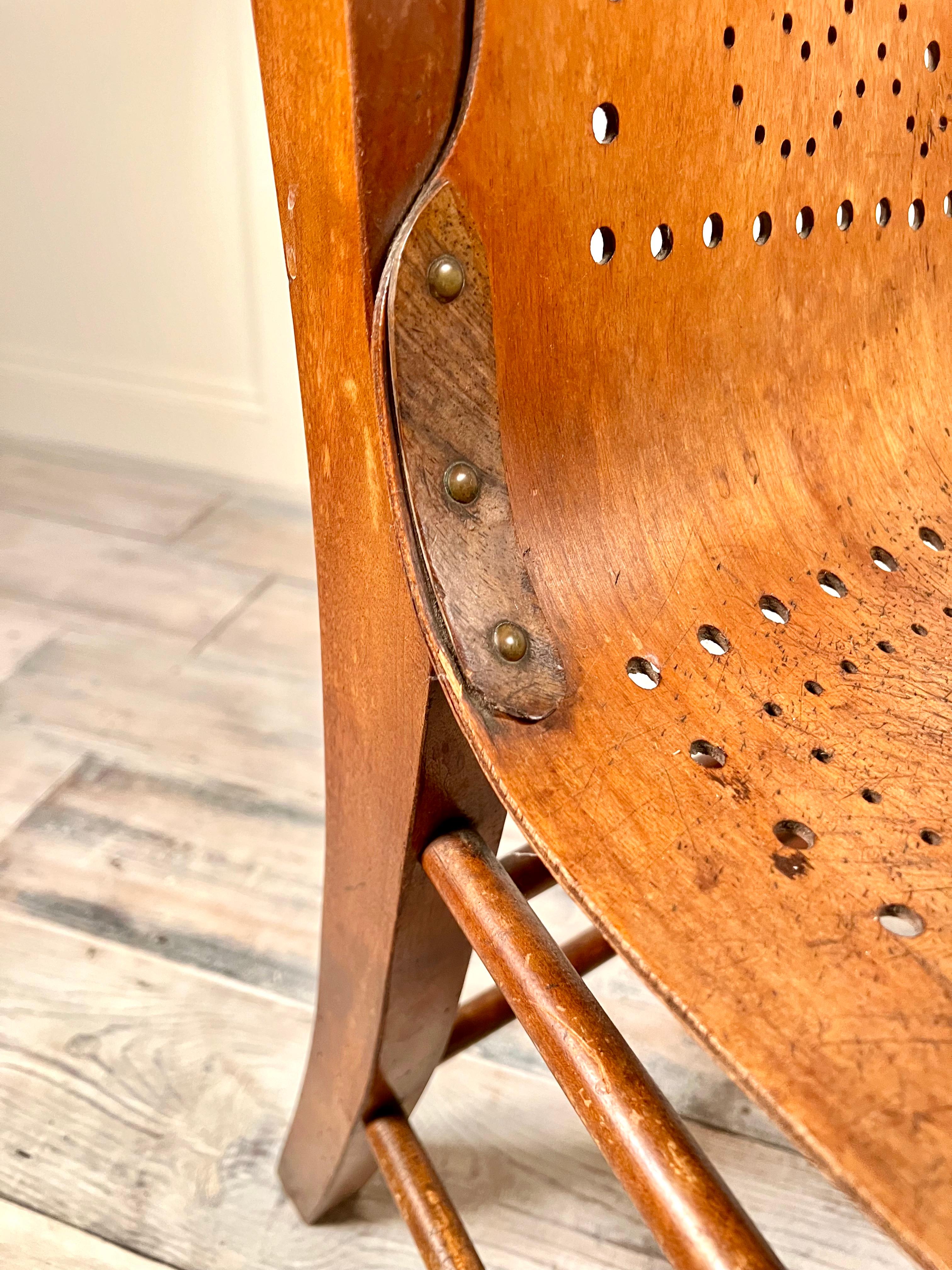 Gardner & Co. Pierced Bent Ply and Oak Frame Arm Chair c.1872 In Good Condition For Sale In London, GB