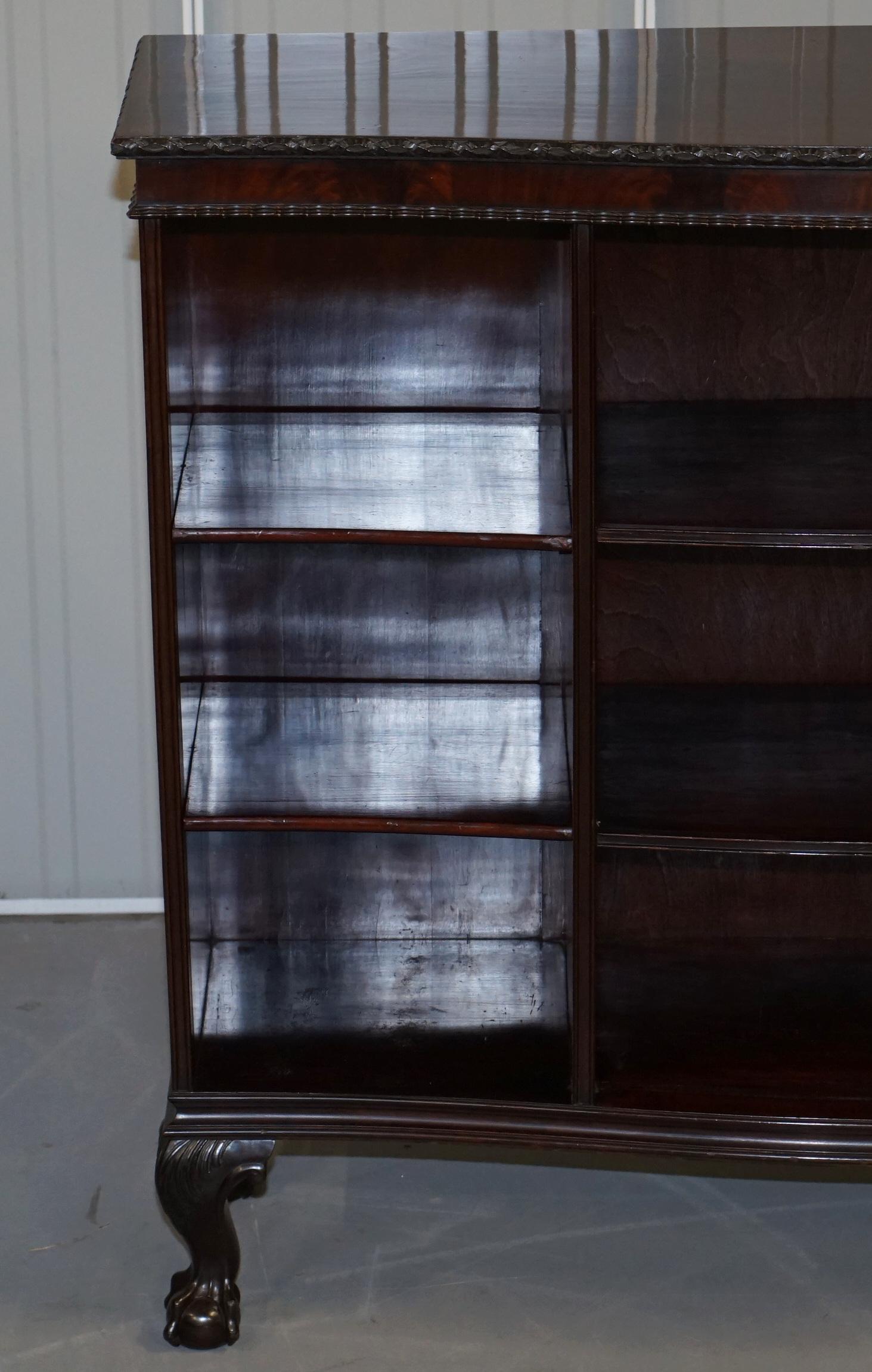 Gardner & Son circa 1840 Serpentine Fronted Claw & Ball Feet Library Bookcase For Sale 3