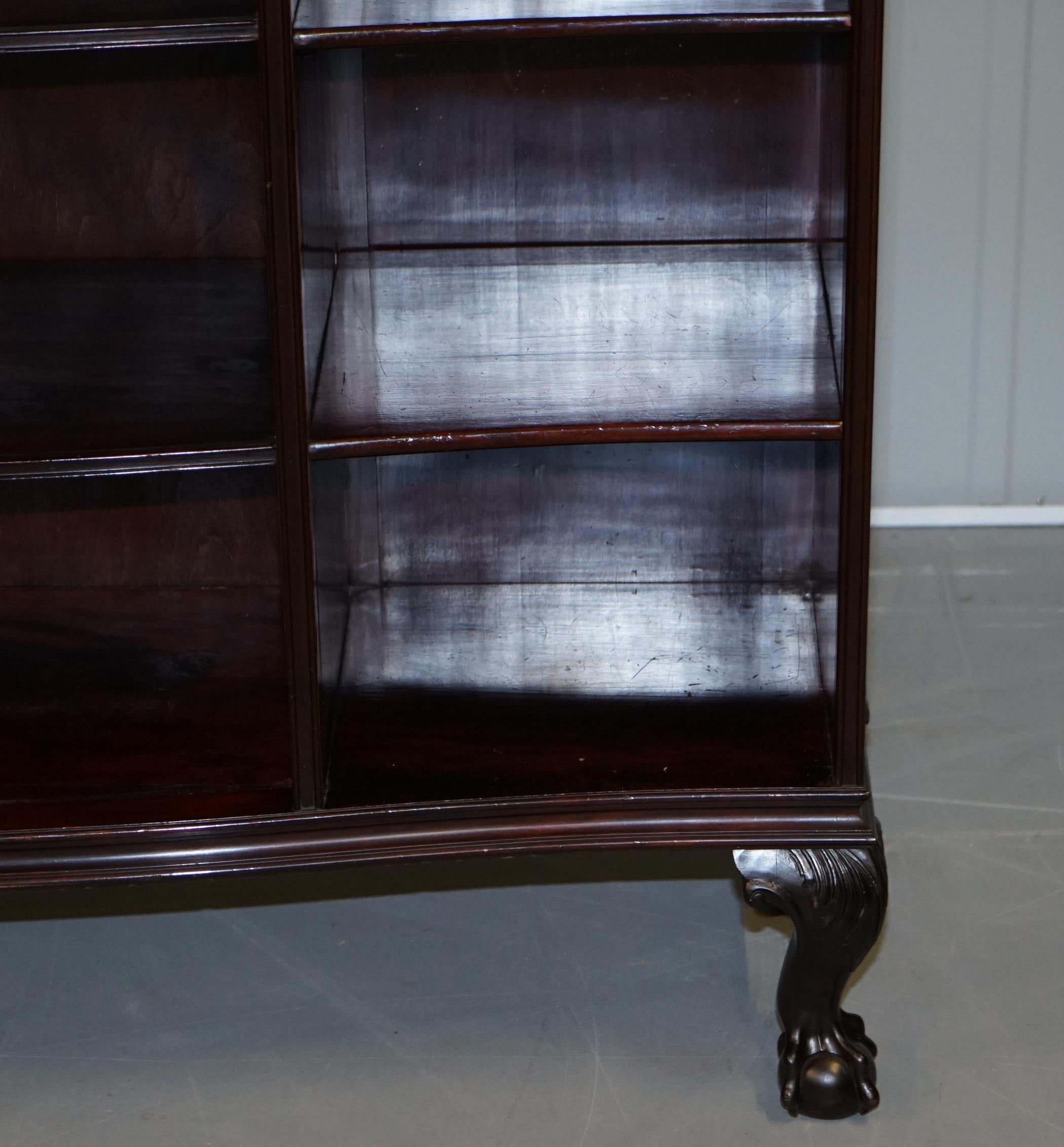 Gardner & Son circa 1840 Serpentine Fronted Claw & Ball Feet Library Bookcase For Sale 5