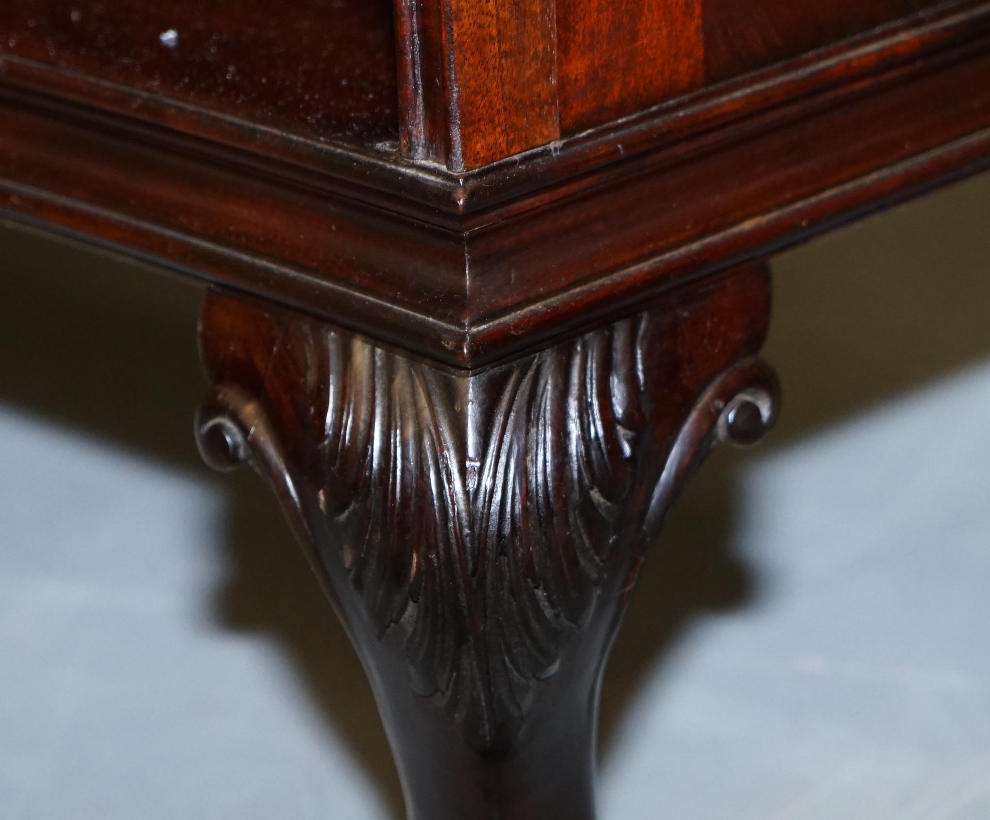 Gardner & Son circa 1840 Serpentine Fronted Claw & Ball Feet Library Bookcase For Sale 8