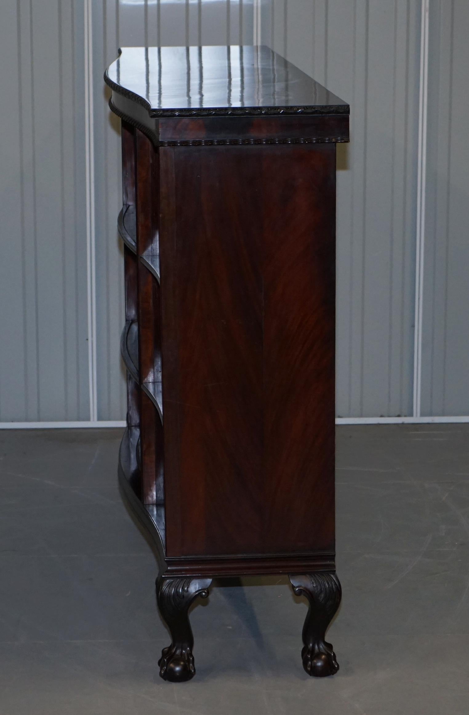 Gardner & Son circa 1840 Serpentine Fronted Claw & Ball Feet Library Bookcase For Sale 12