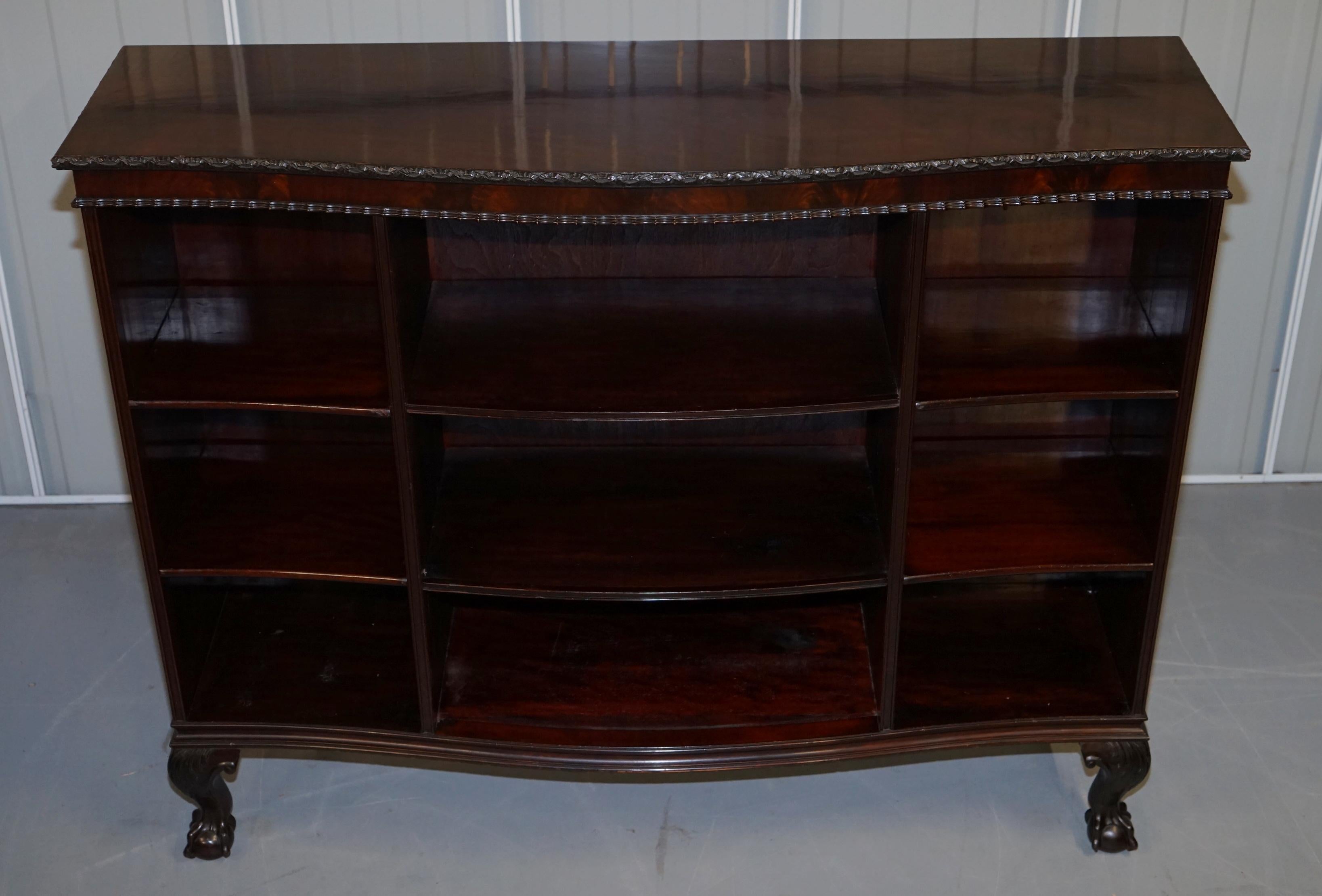 Scottish Gardner & Son circa 1840 Serpentine Fronted Claw & Ball Feet Library Bookcase For Sale