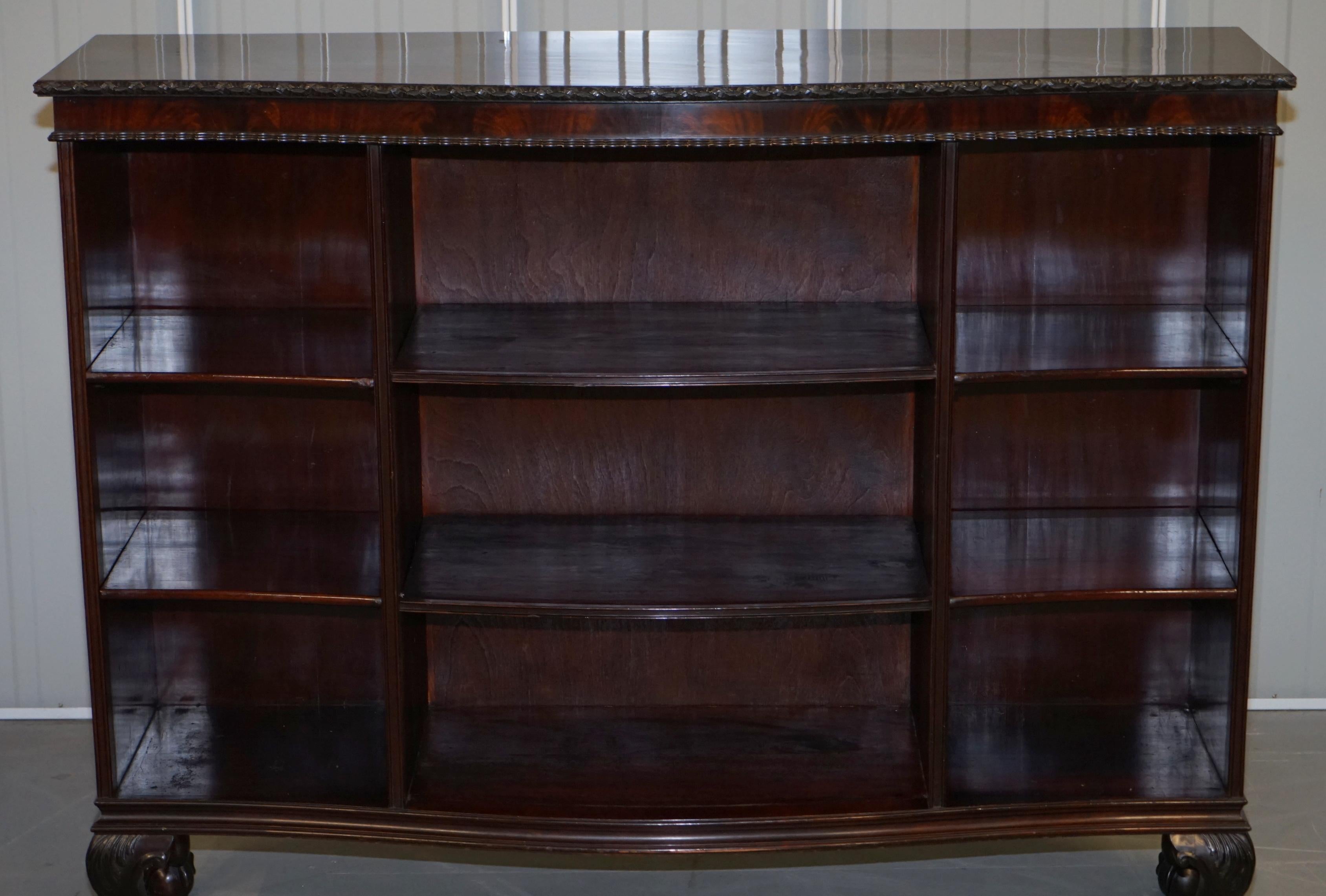 Gardner & Son circa 1840 Serpentine Fronted Claw & Ball Feet Library Bookcase For Sale 2