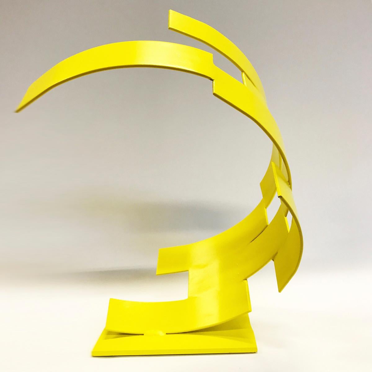 With vivid colours and abstract shapes, Gareth's sculptures float between sculpture and architecture. His inspiration, centred on North American minimalist architecture, led him to create pieces with simplified and organic forms. The artist usually