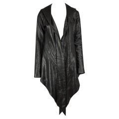 Gareth Pugh, cappotto nero con cappuccio e orlo drappeggiato, taglia L.