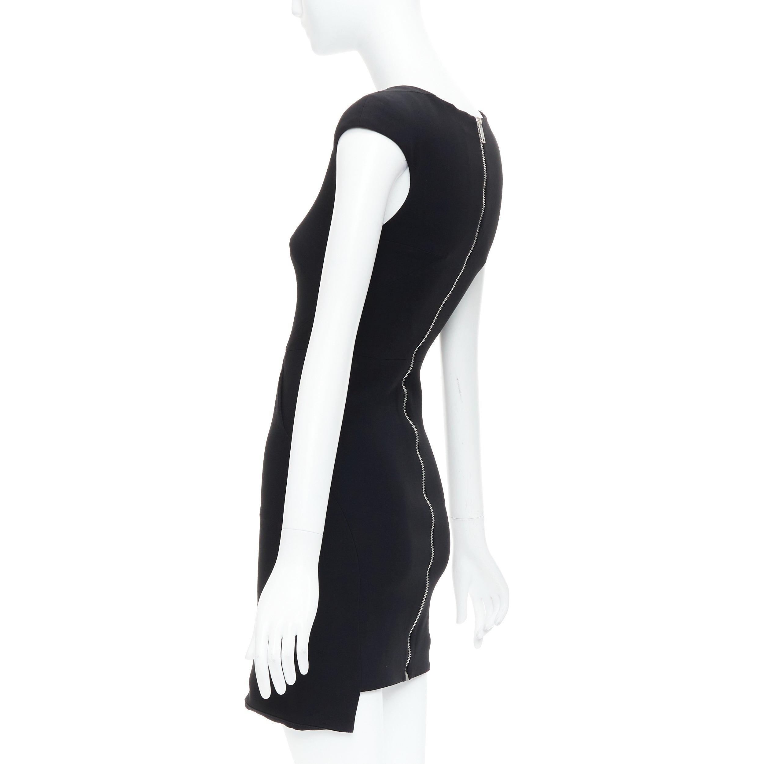 Gareth Pugh nero con manica imbottita e pad, tubino IT38 XS in vendita 1