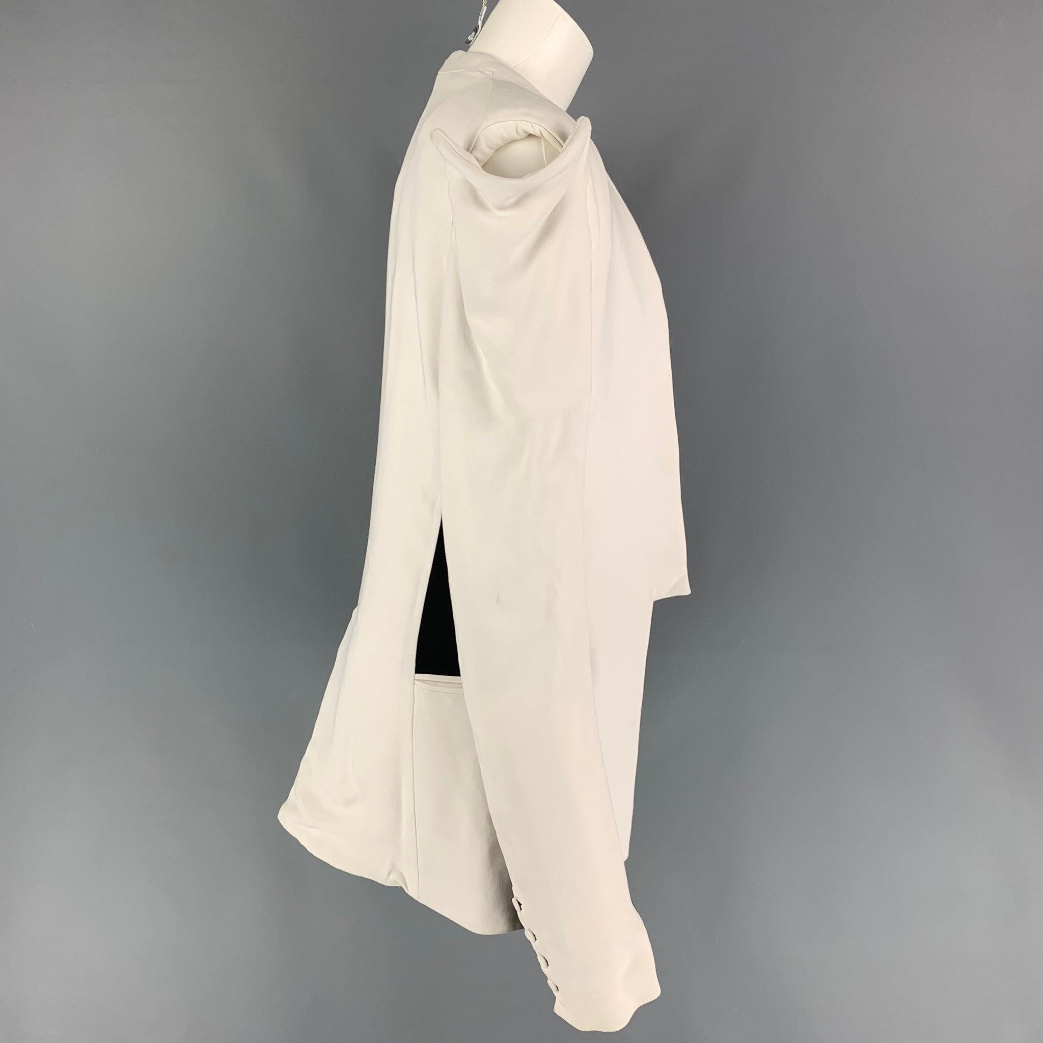 GARETH PUGH SS 19 Debut Collection coat comes in a whit & black material featuring a elbow cut-out detail, slit pocket, single back vent, and a open front.
Good
Pre-Owned Condition. Moderate discoloration throughout. Fabric tag removed. 

Marked: 