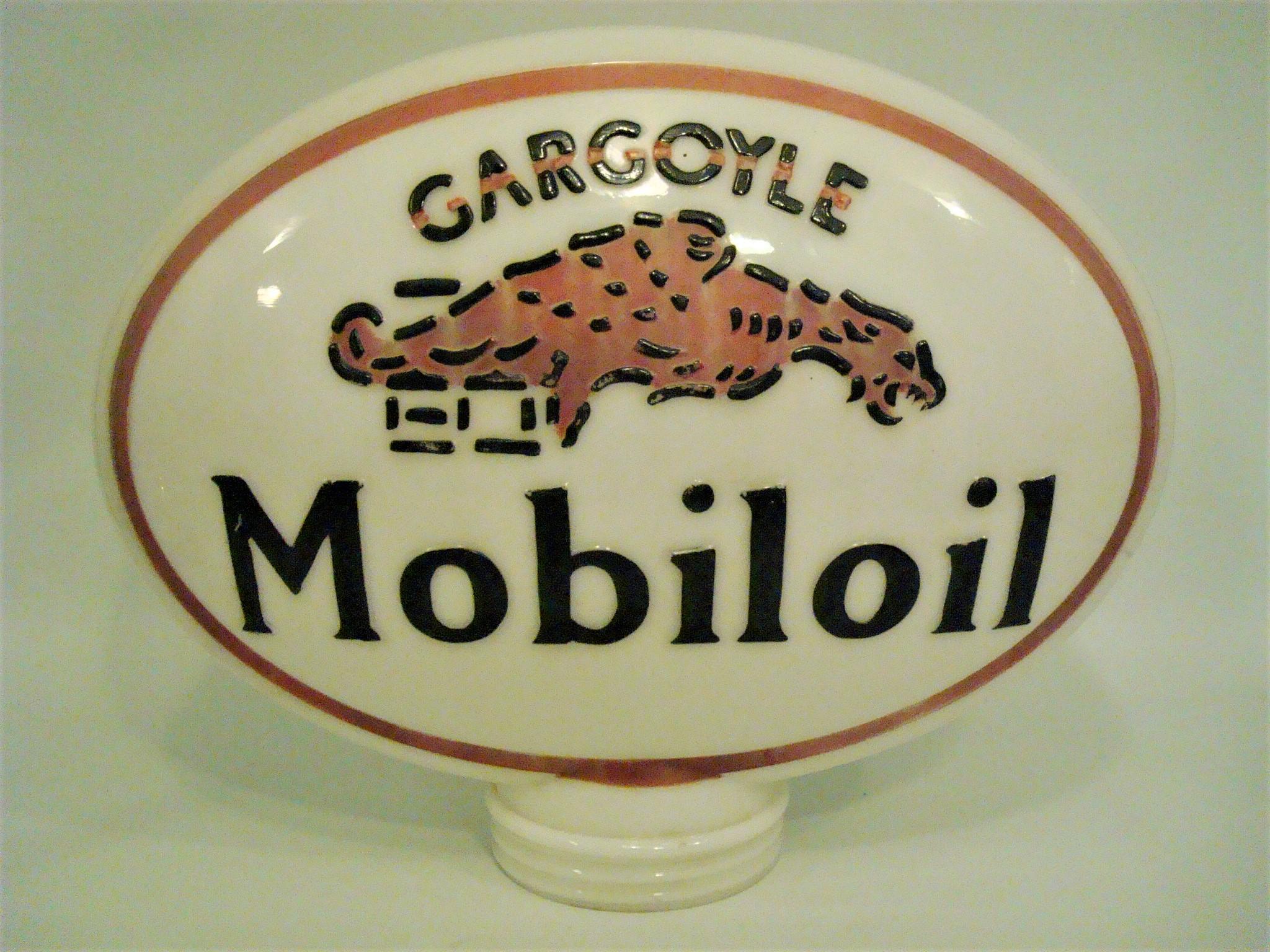 Very Rarer Mobiloil 1-Piece Gargoyle Gas Globe
Stunning all original Mobiloil Gargoyle Cabinet Globe. This globe has no touchups or repairs or cracks anywhere. You don't find them like this often.
Perfect Gift for any collector : Gas / Oil /