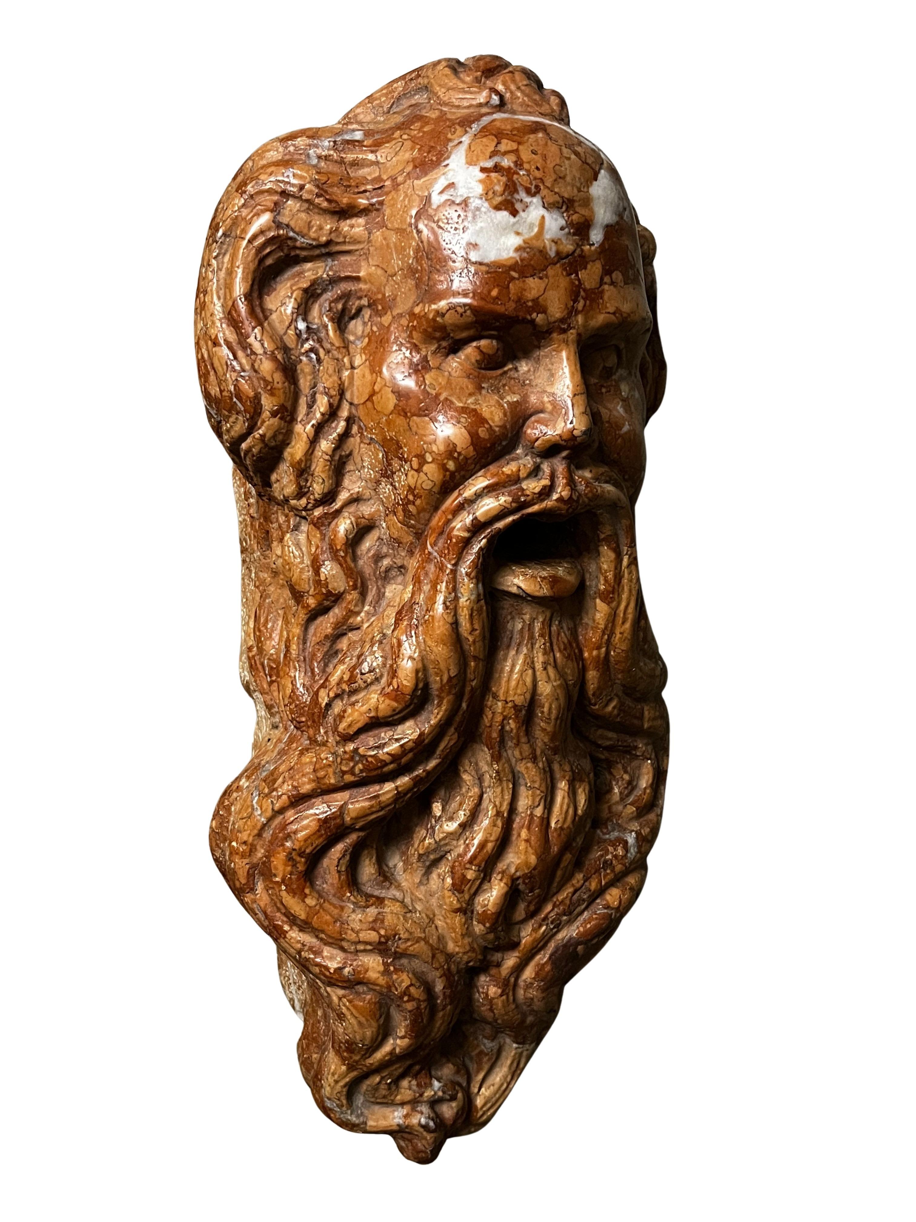 Gárgola, cabeza de filósofo chorreando agua, mármol, principios del siglo XX, Italia Tallado a mano en venta