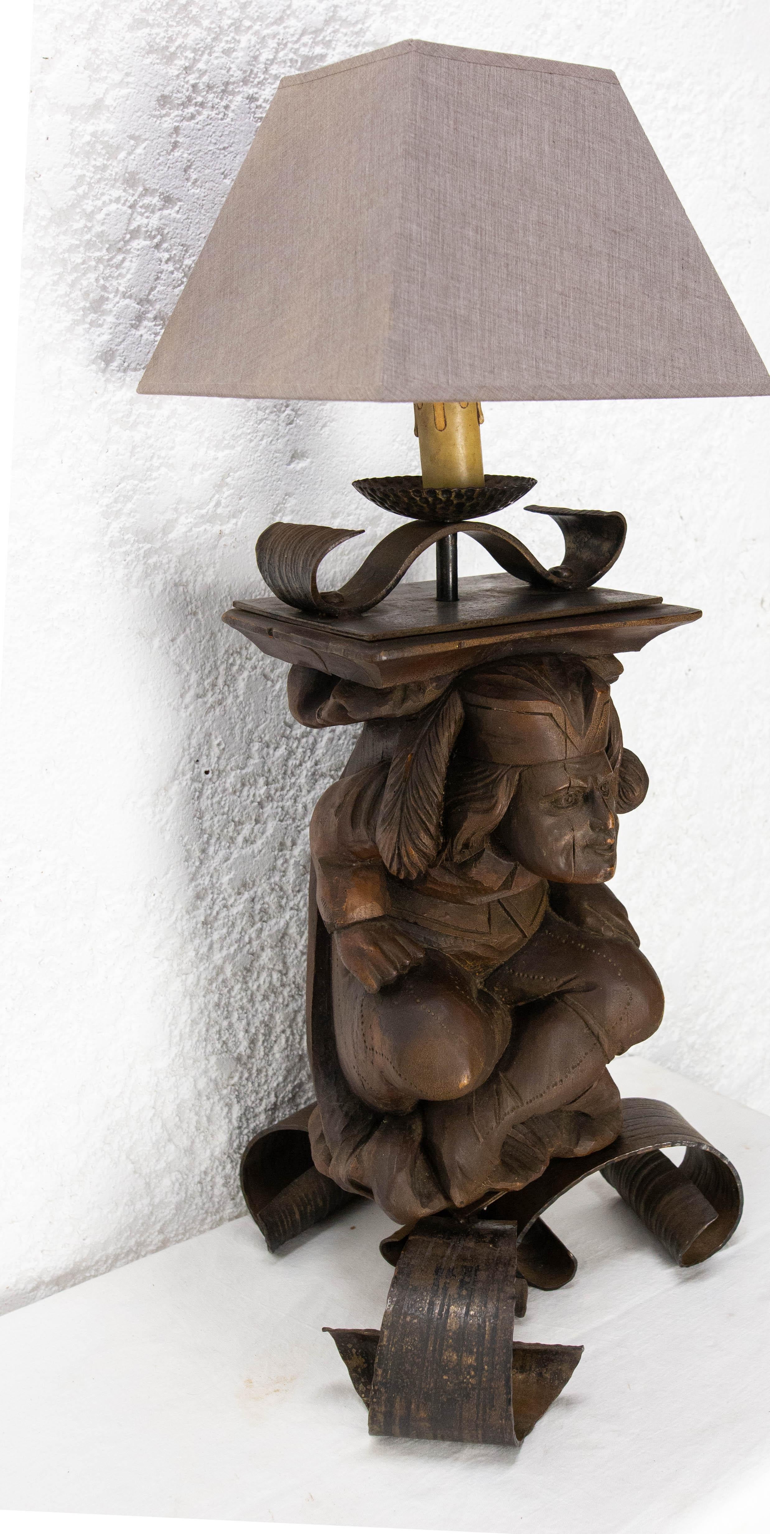 Bois Lampe de table Gargoyle par J M-One Wood & Wrough Iron, français, circa 1960 en vente