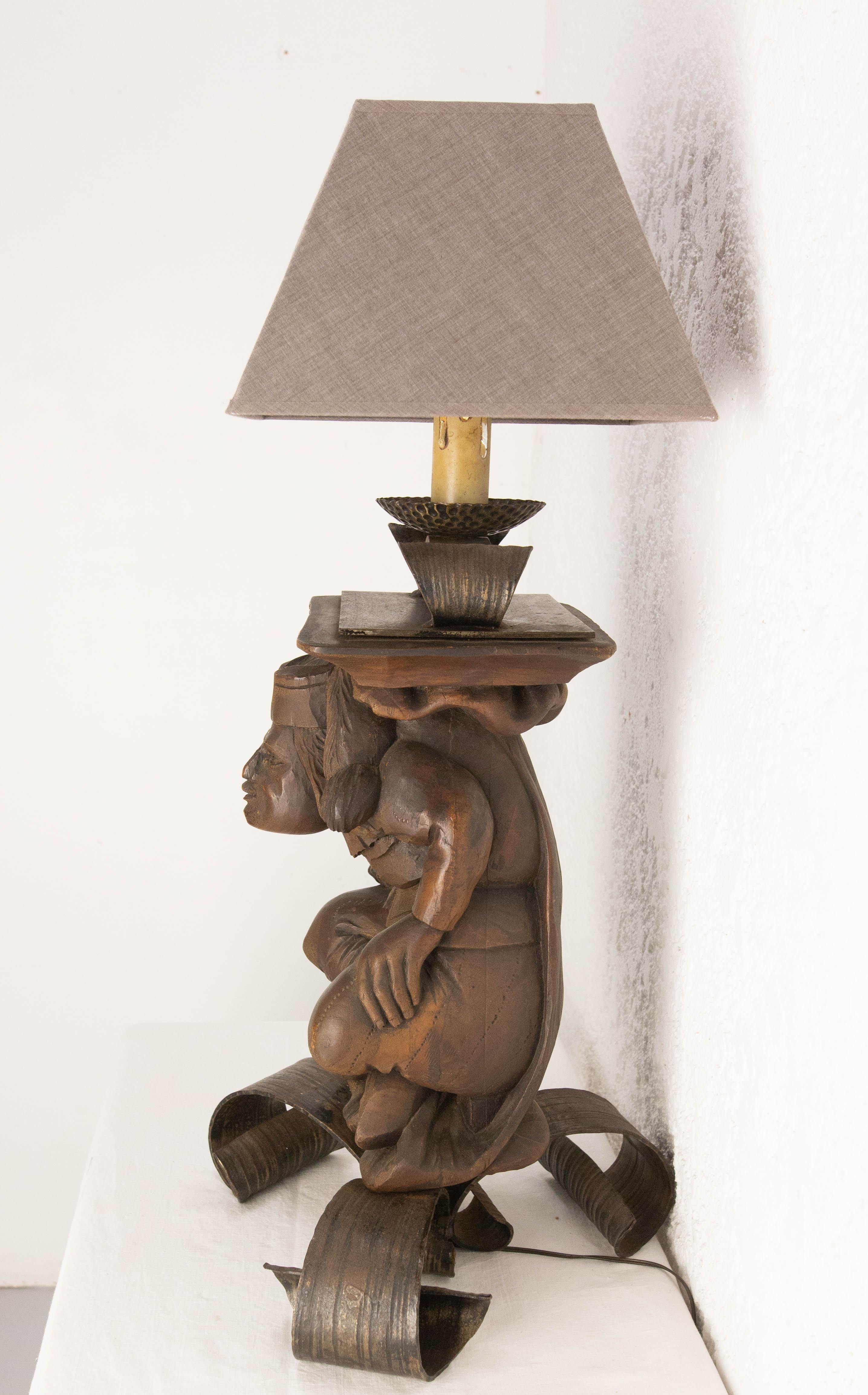 Lampe de table Gargoyle par J M-One Wood & Wrough Iron, français, circa 1960 en vente 2