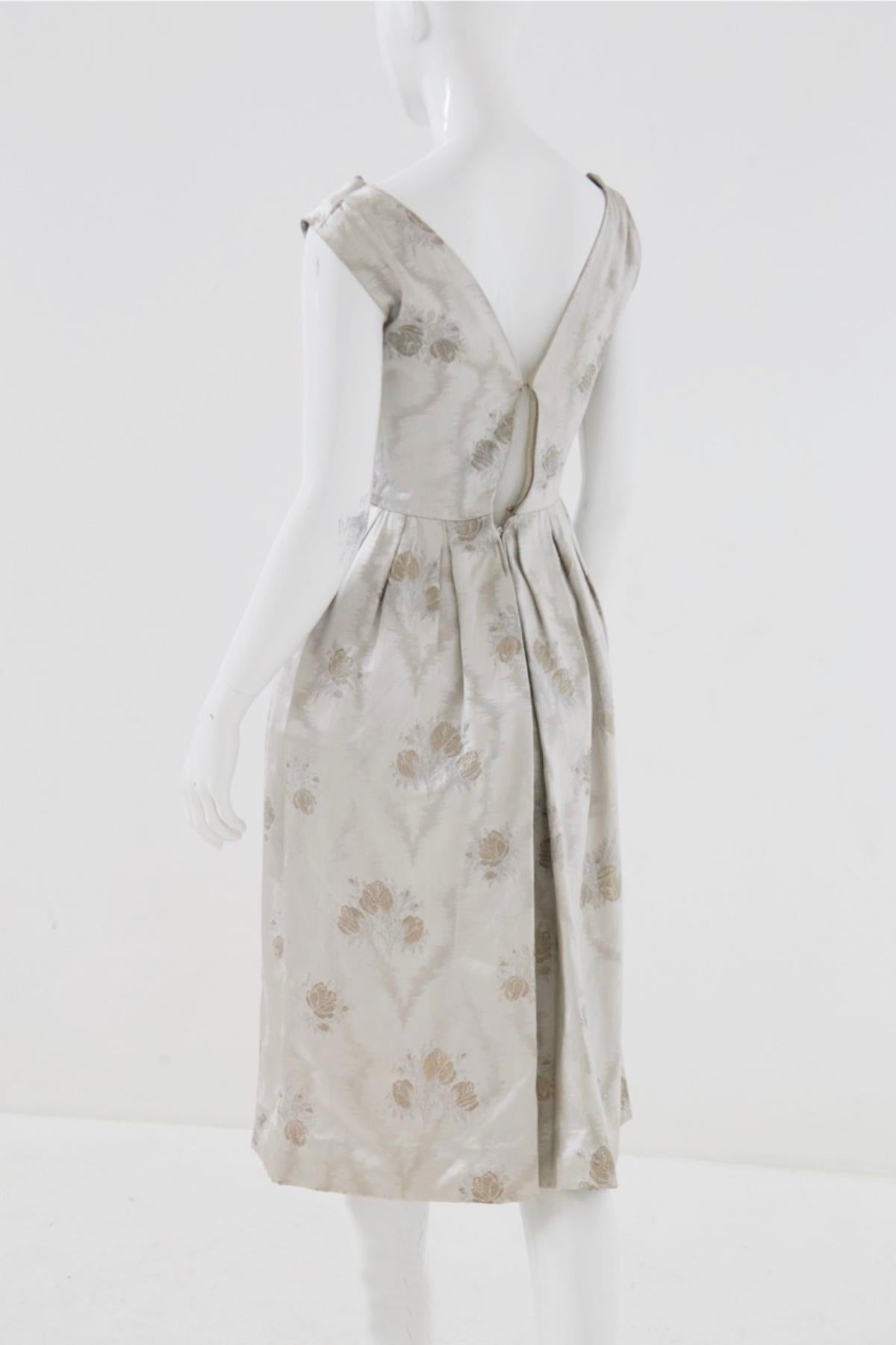 Garish Vintage Tailored Dress in Pearl Gray Silk Satin For Sale 4