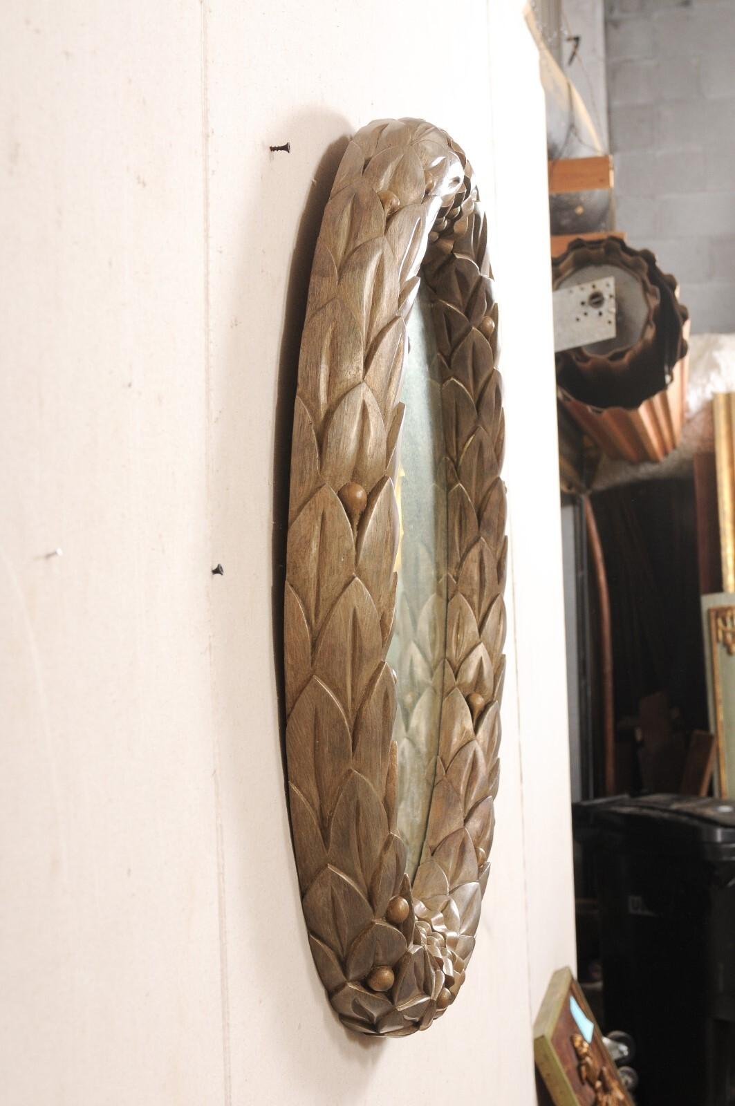 Garland-Carved Venetian Style Round Mirror For Sale 5