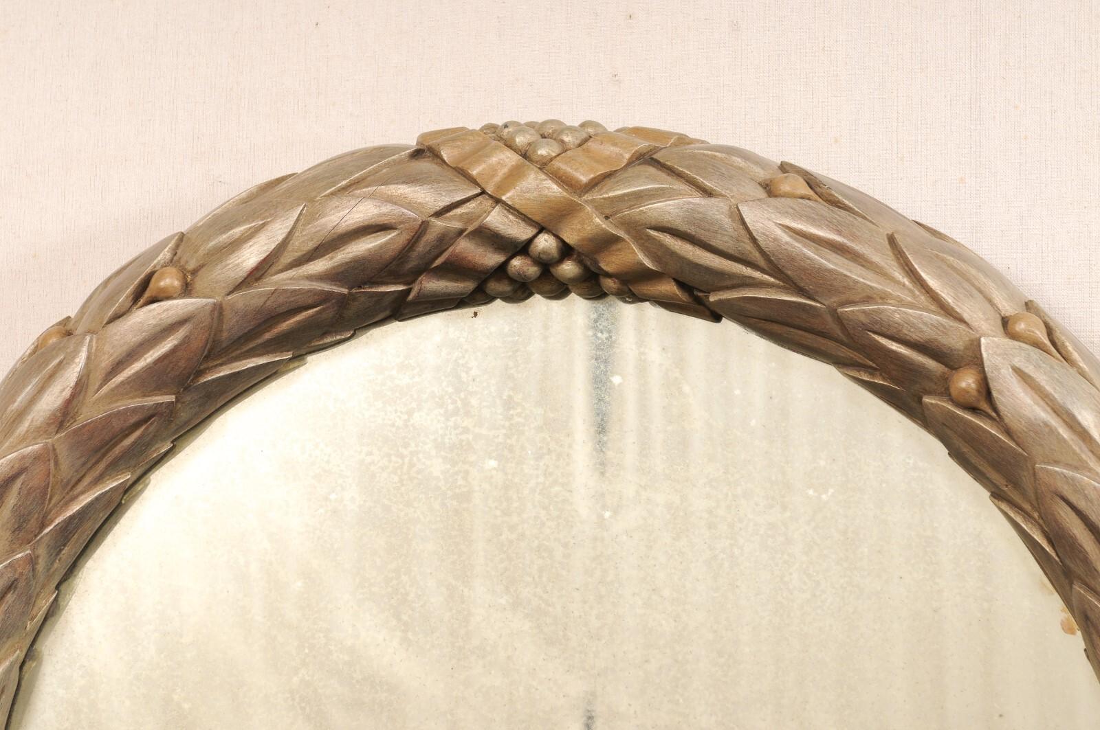 Garland-Carved Venetian Style Round Mirror For Sale 1