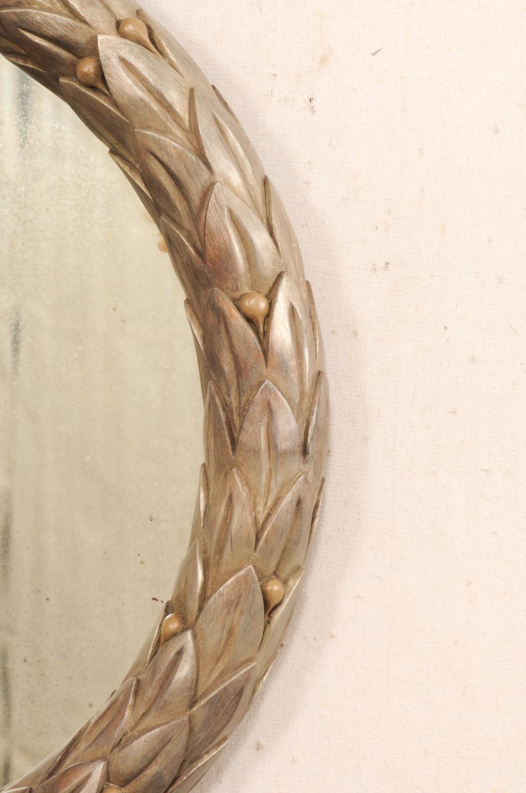 Garland-Carved Venetian Style Round Mirror For Sale 2