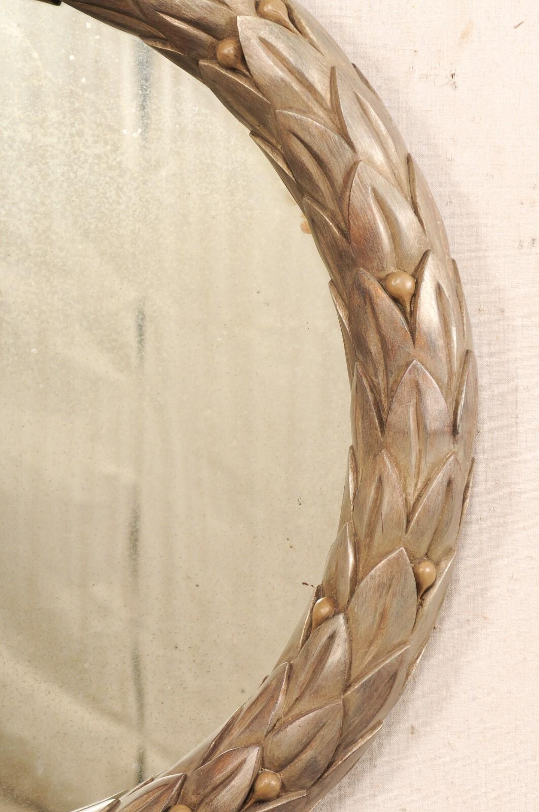 Garland-Carved Venetian Style Round Mirror For Sale 3