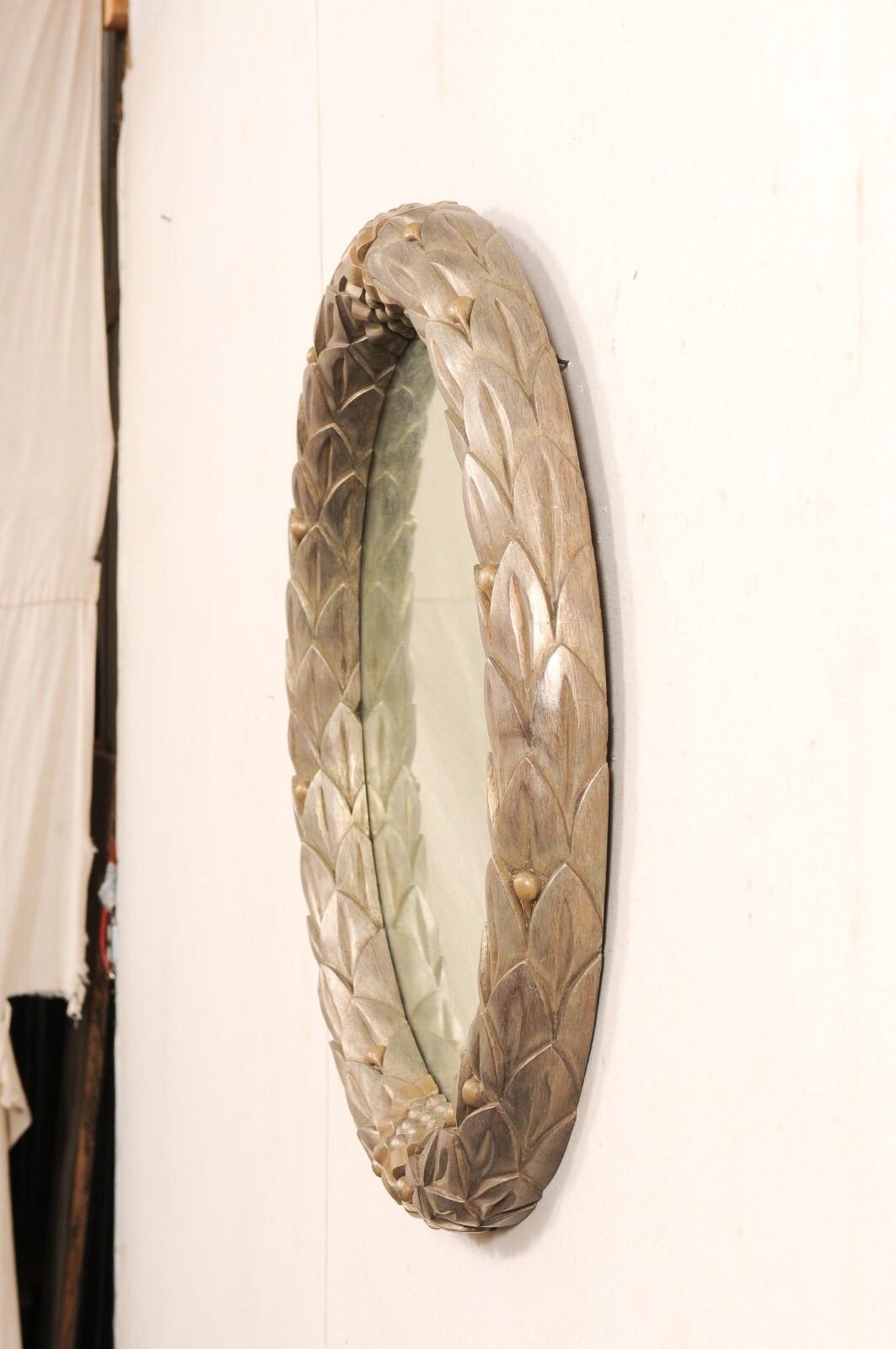 Garland-Carved Venetian Style Round Mirror For Sale 4