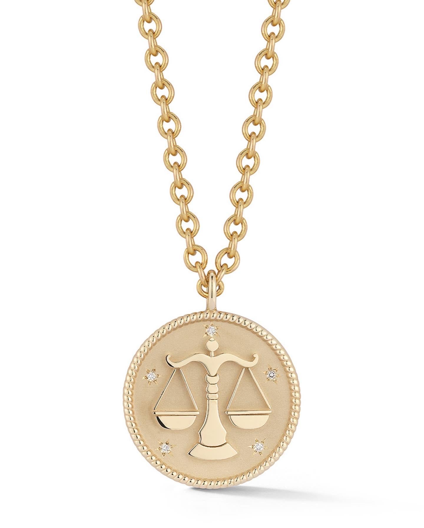 Capricorn-Medaillon aus der Garland-Kollektion, Diamant und Gold mit Sternzeichen im Zustand „Neu“ im Angebot in New York, NY
