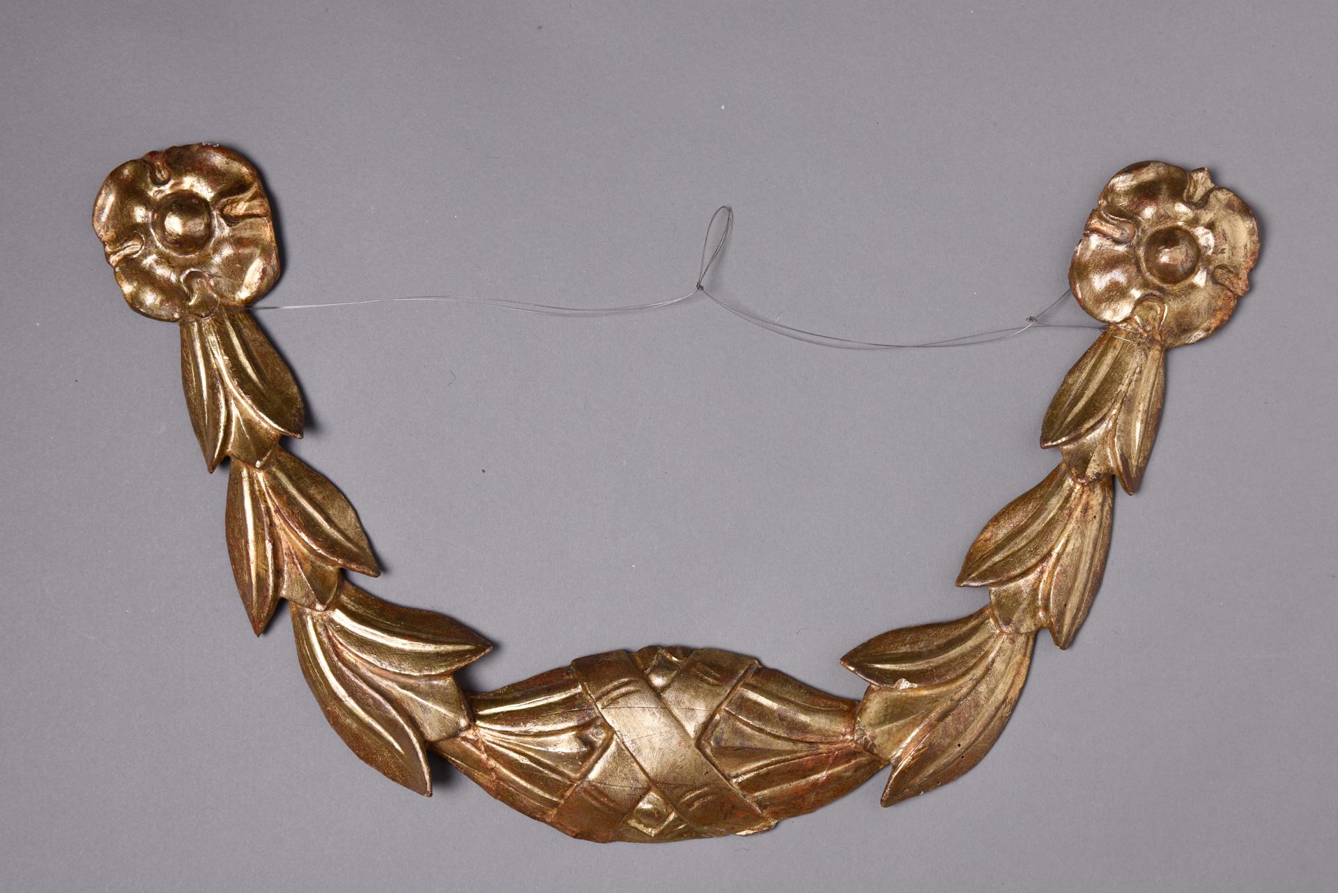 Girlandenfriese aus vergoldetem Wood (Louis XVI.) im Angebot