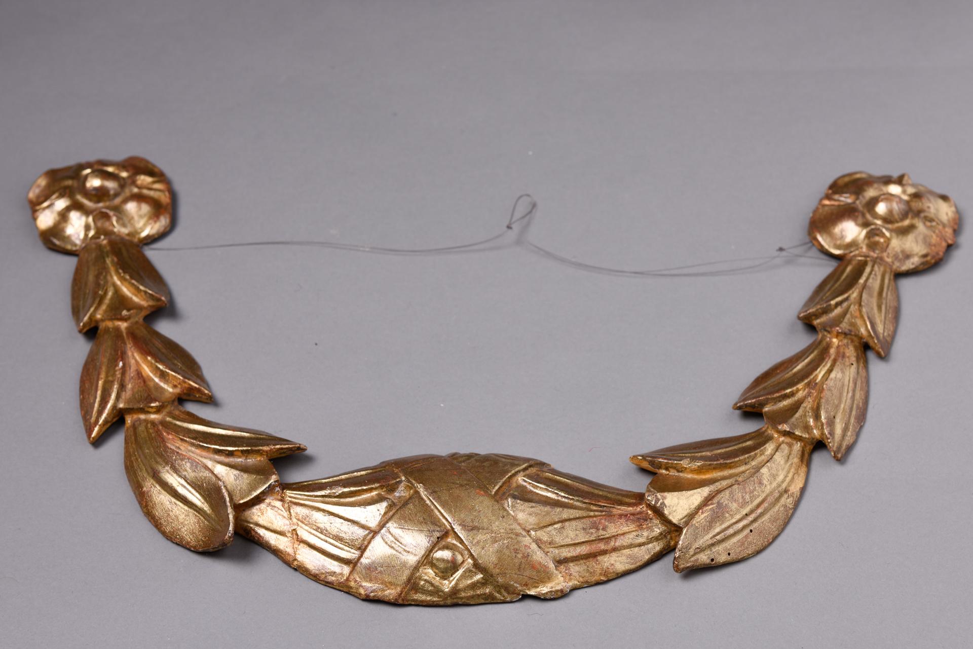 Girlandenfriese aus vergoldetem Wood (Vergoldet) im Angebot