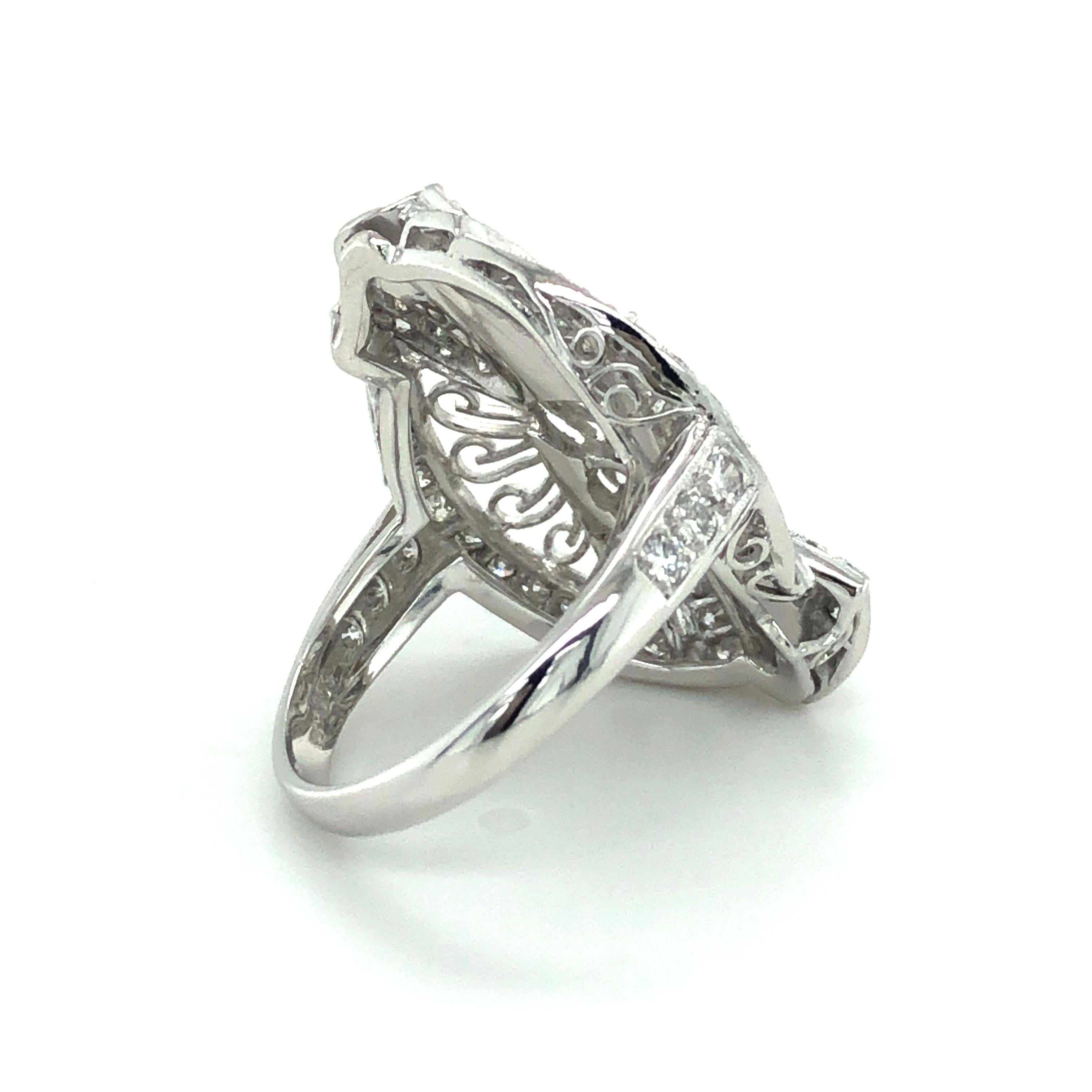 Garland-Style Diamond Ring in 18 Karat White Gold For Sale 3