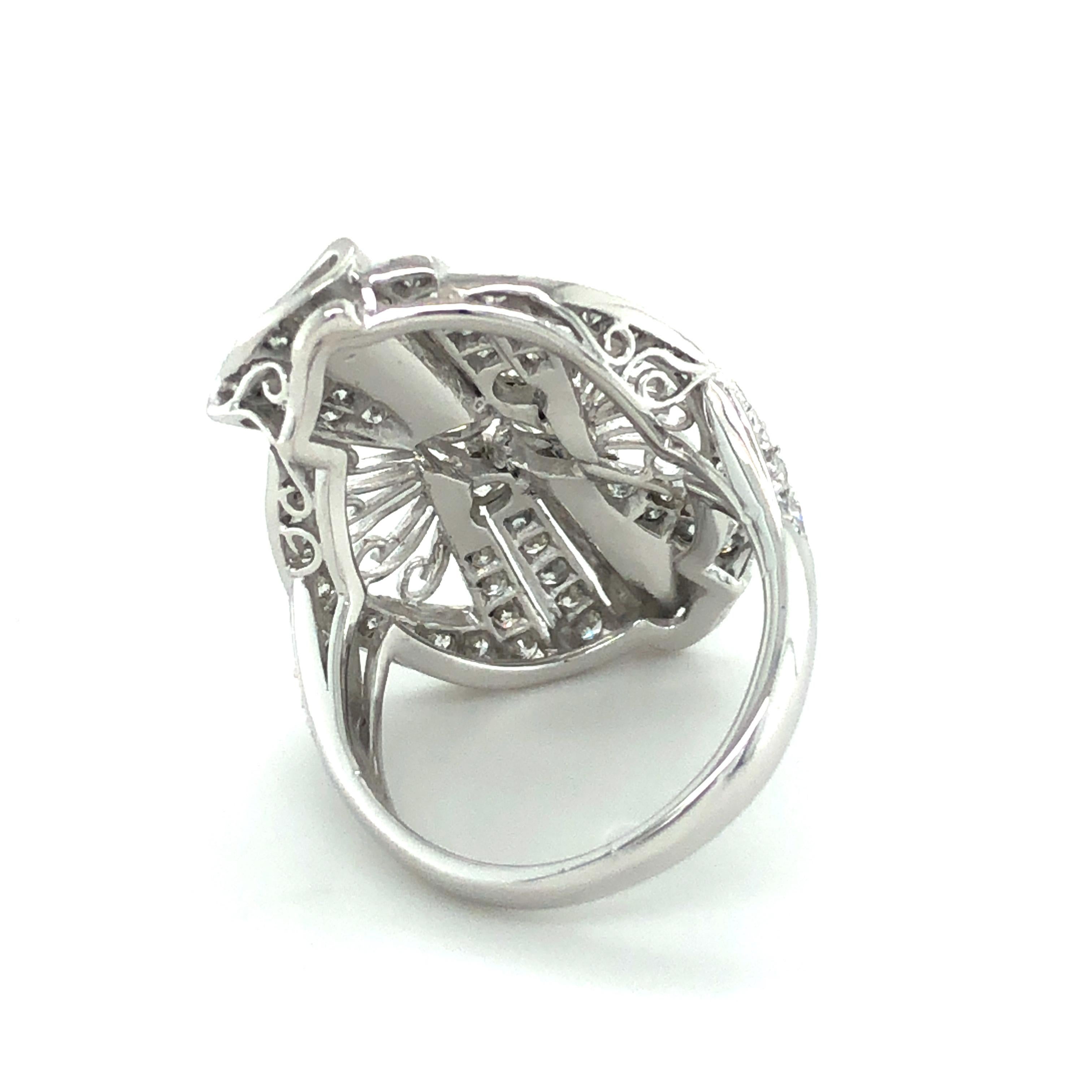 Garland-Style Diamond Ring in 18 Karat White Gold For Sale 4