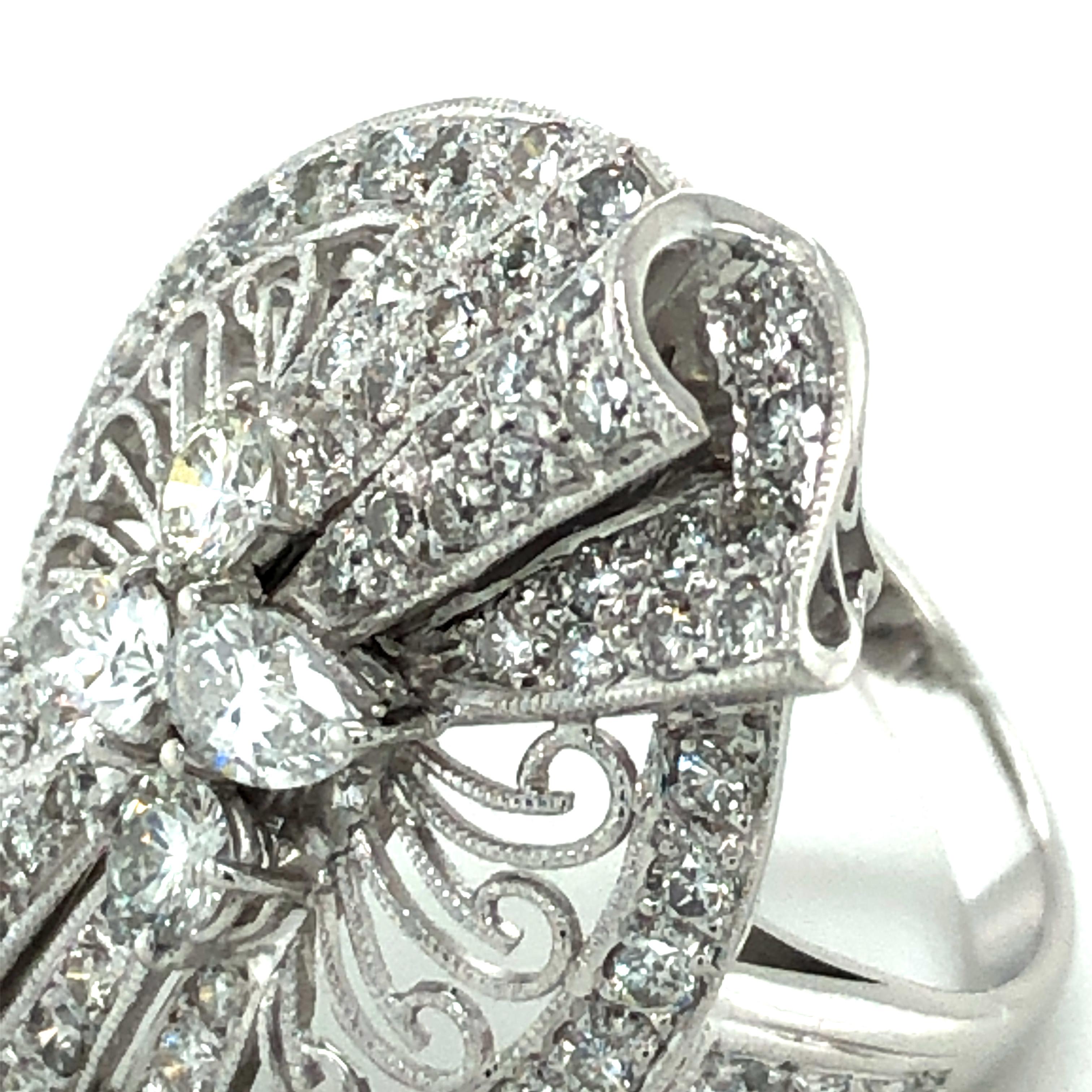 Garland-Style Diamond Ring in 18 Karat White Gold In Excellent Condition For Sale In Lucerne, CH
