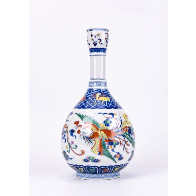 Blue and white bucket color garlic head bottle by WL CERAMICS
Materials: Porcelain
Dimensions: H34 x Ø17 cm

Also Available: Different options.

In addition to the manufacturing of large porcelain objects, WL CERAMICS is known for making