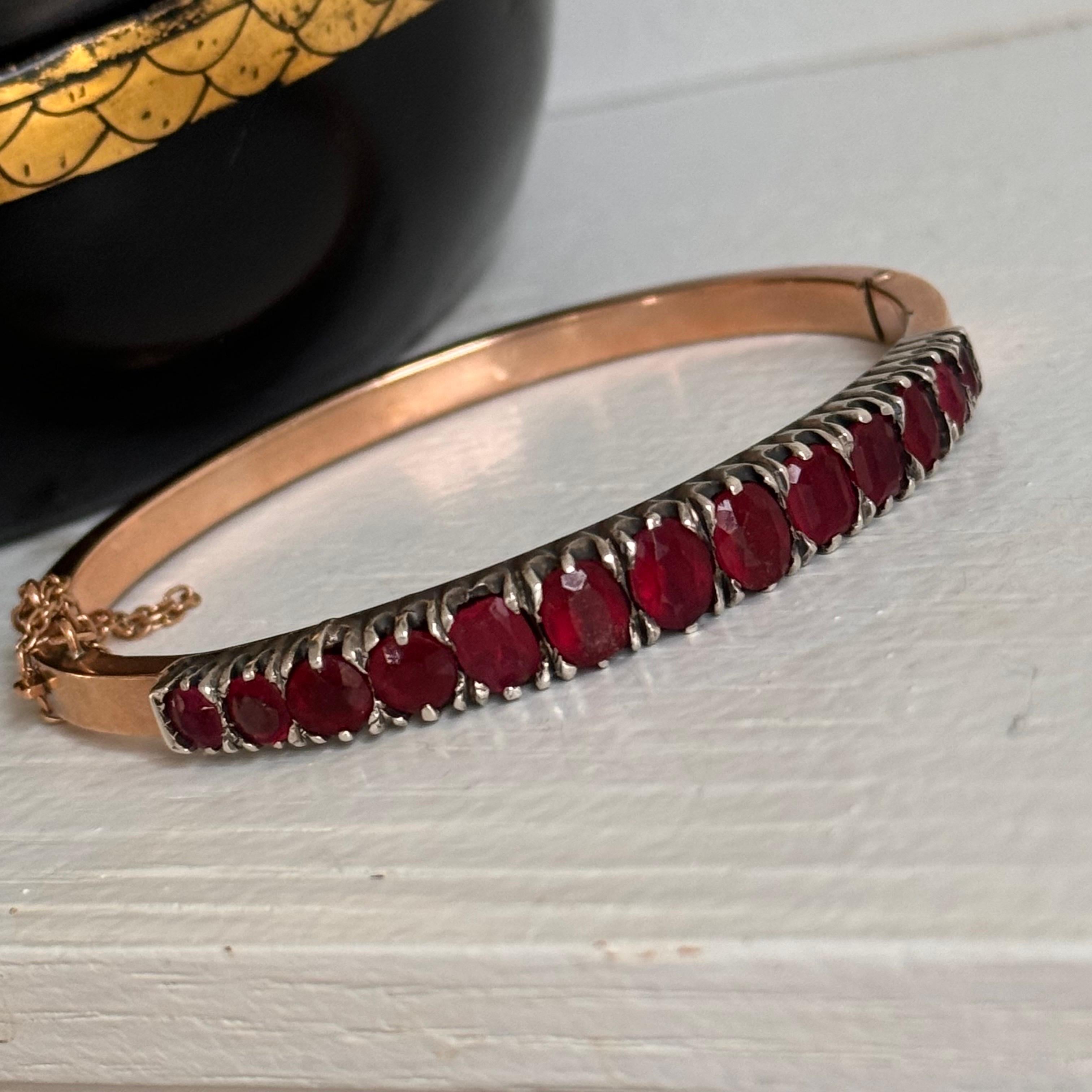 Oval Cut Antique French Garnet, 14K Yellow Gold Silver Hinged Bangle Bracelet For Sale