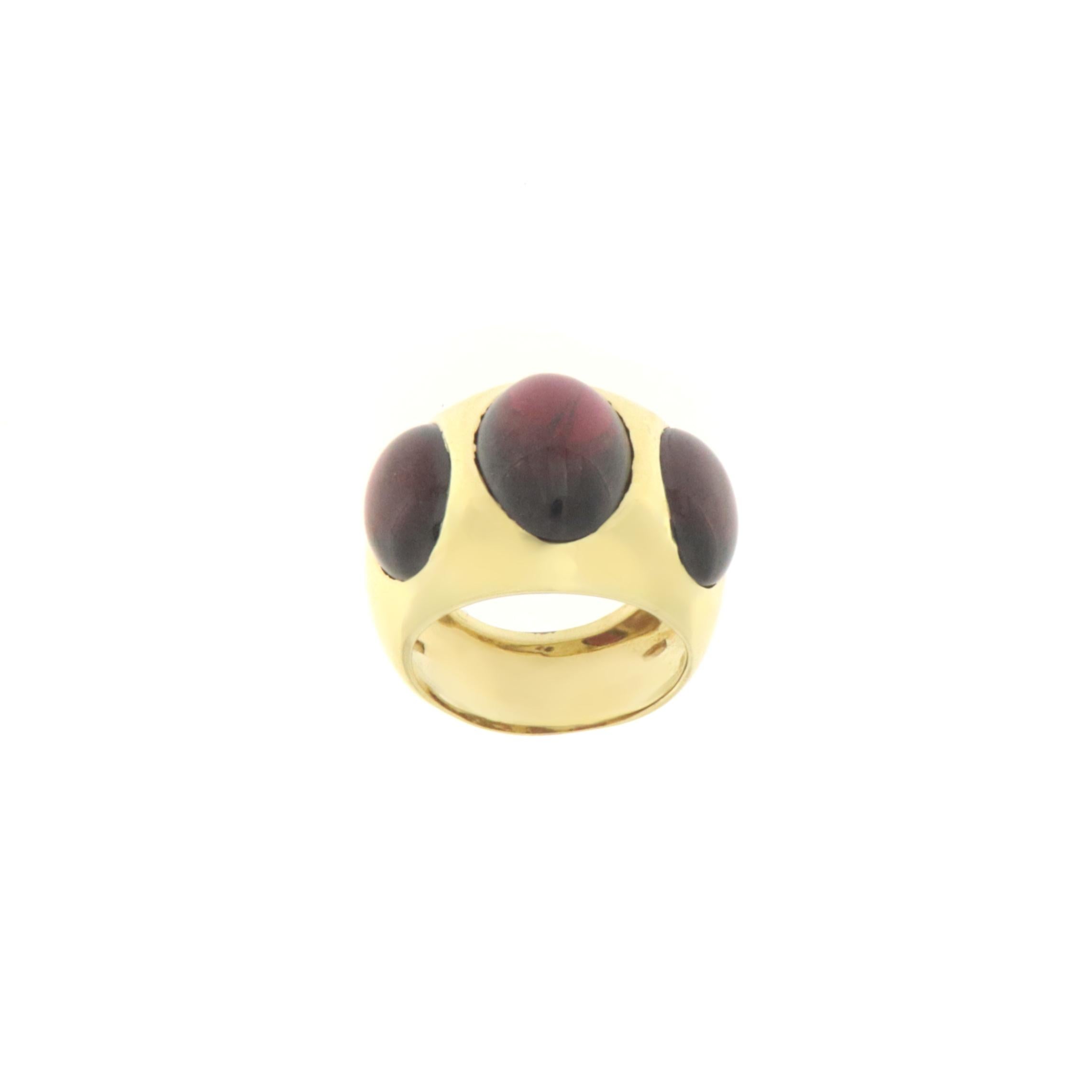Granat-Ring aus 18 Karat Gelbgold (Kunsthandwerker*in)