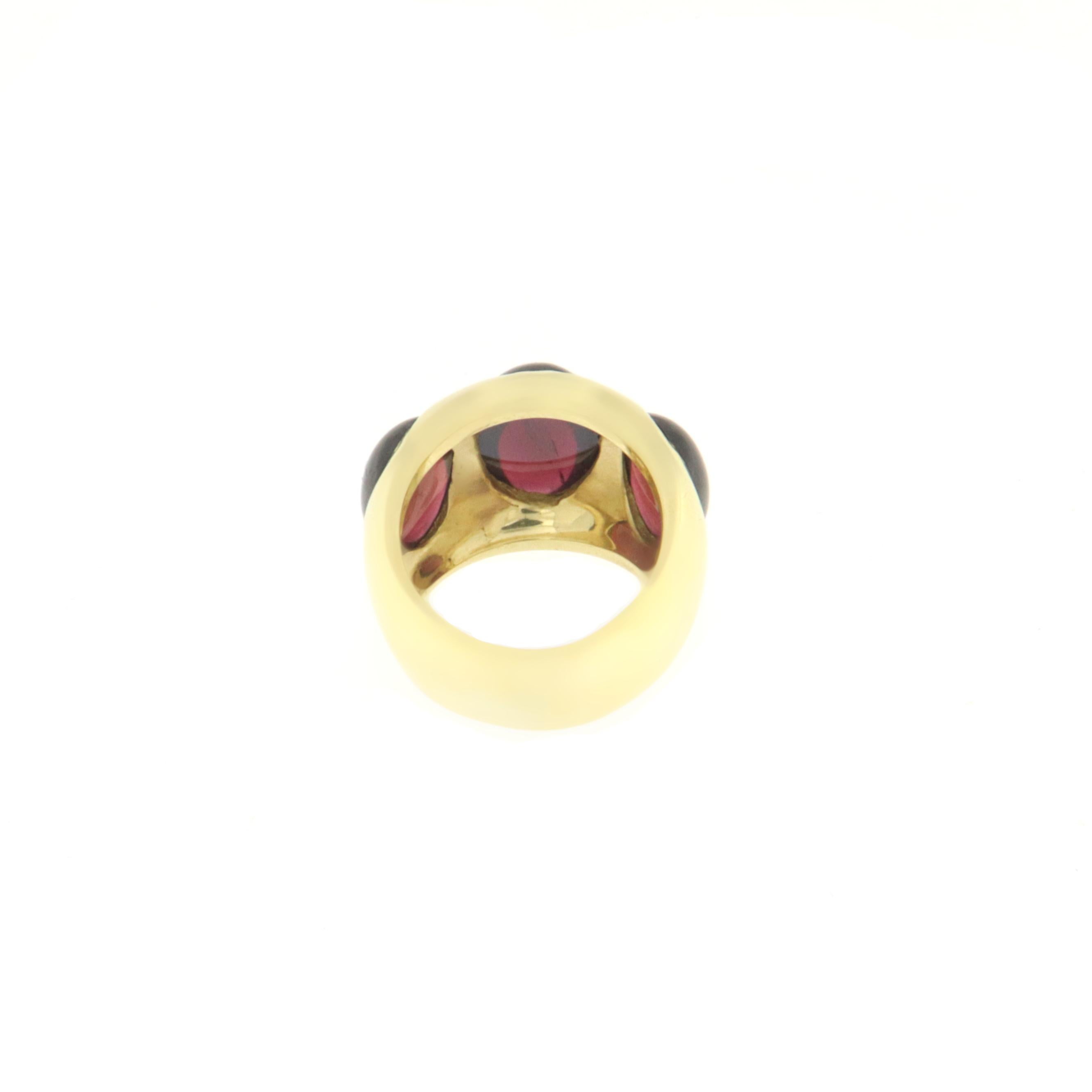 Granat-Ring aus 18 Karat Gelbgold im Zustand „Neu“ in Marcianise, IT