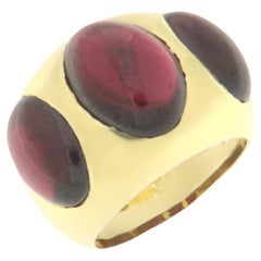Anello a fascia in oro giallo 18 carati con granato