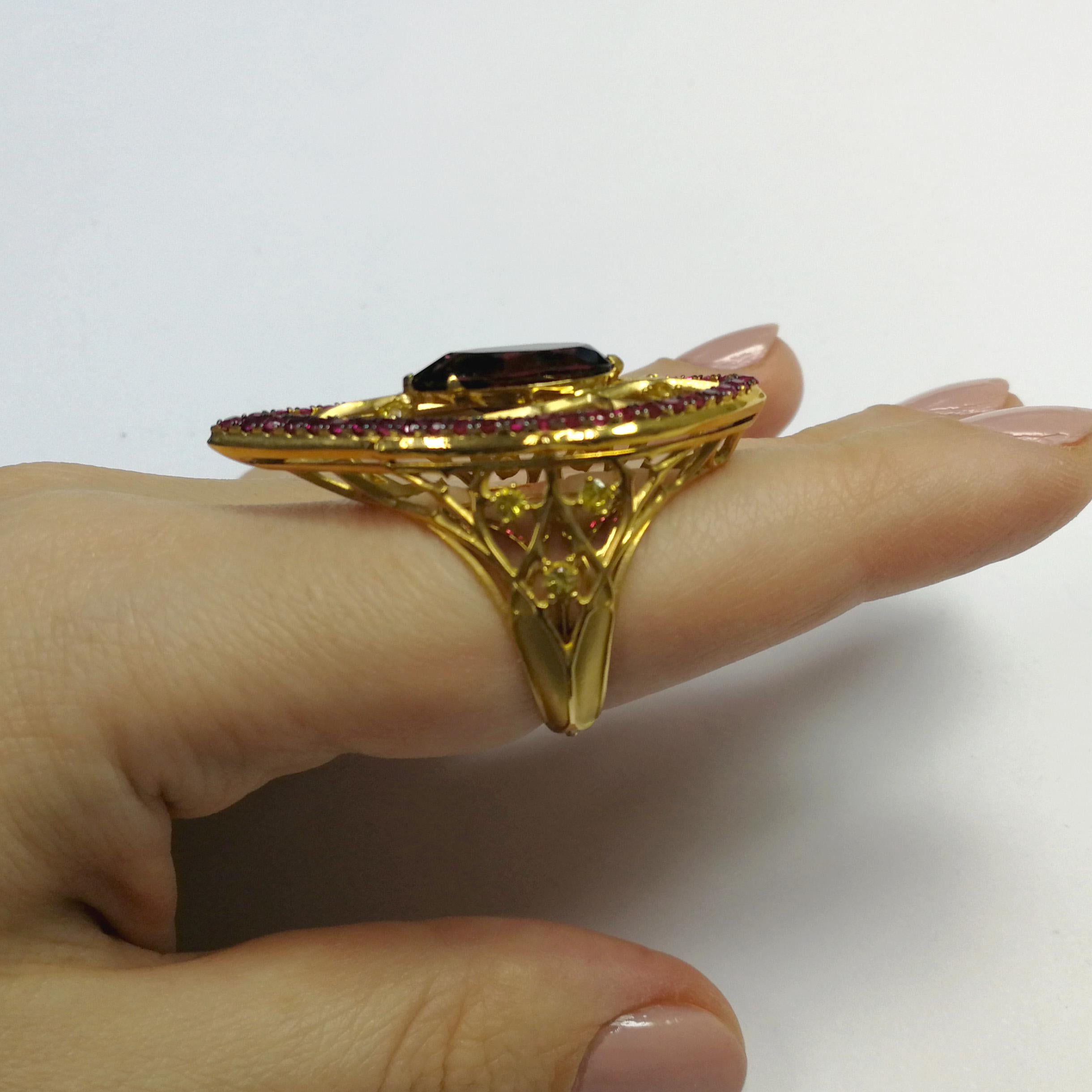 Garnet 4.38 Carat Ruby Sapphire 18 Karat Yellow Gold Gothic Ring For Sale 1