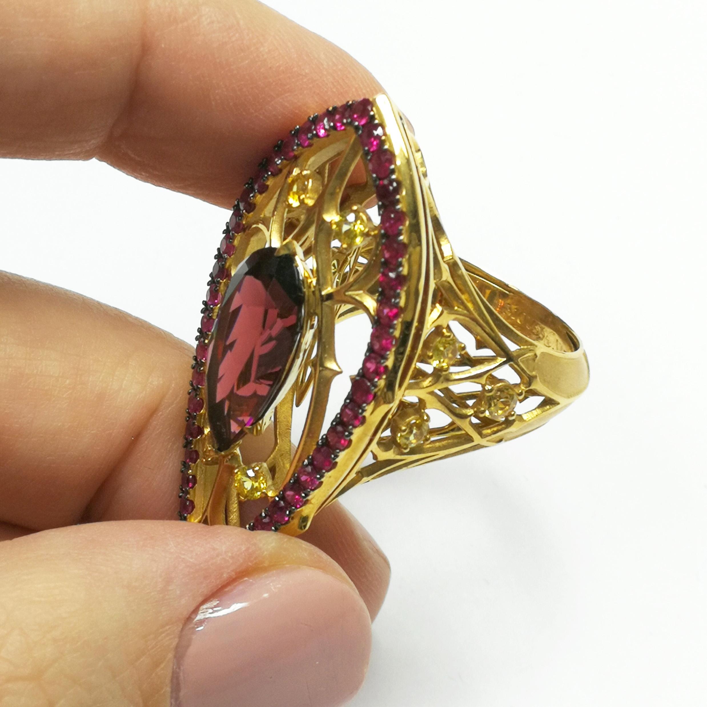 Gothic Revival Garnet 4.38 Carat Ruby Sapphire 18 Karat Yellow Gold Gothic Ring For Sale