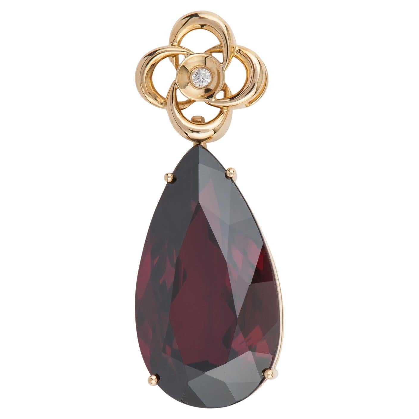 Garnet and 18K Yellow Gold Pendant with Diamond (P11800n) For Sale