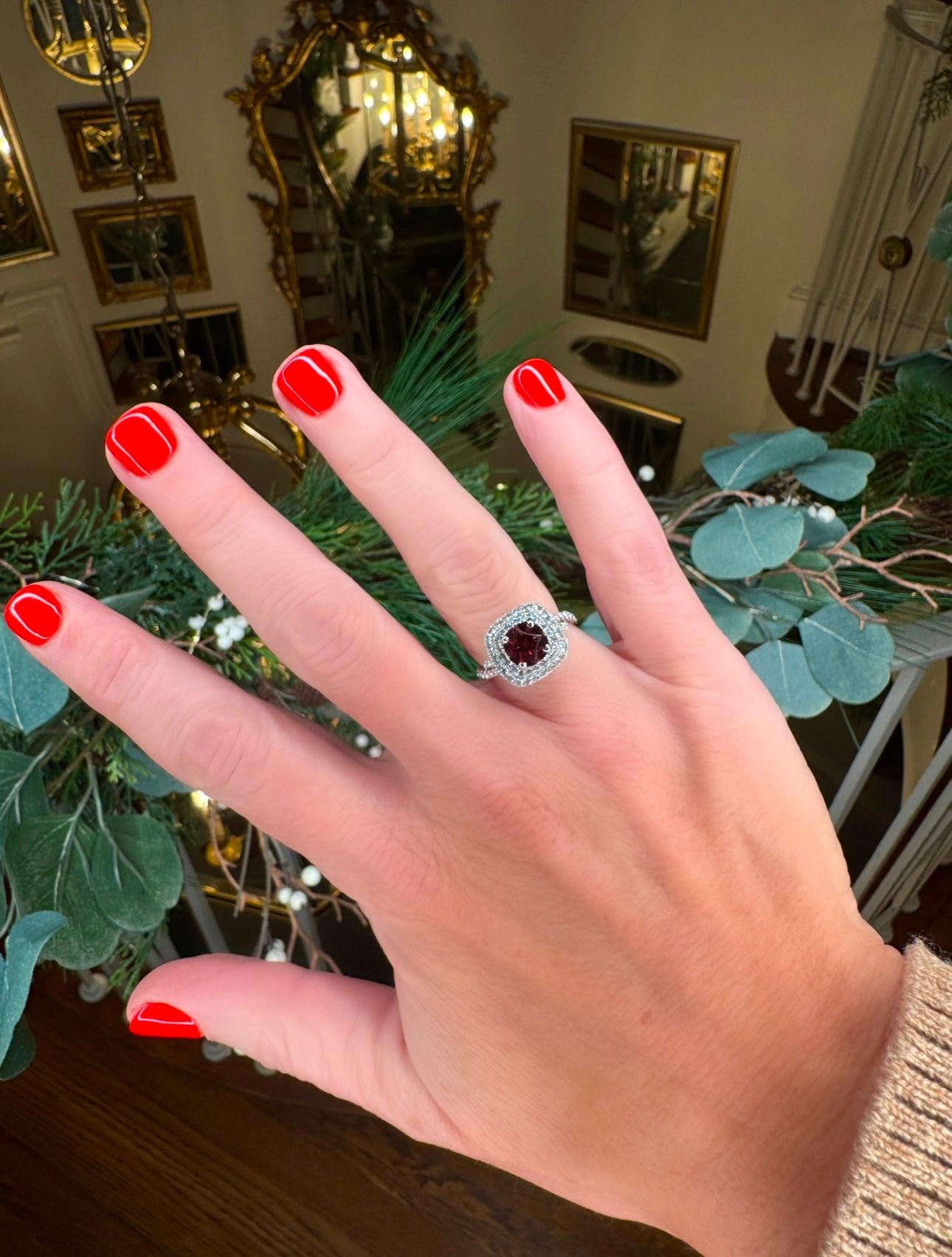 Donna Garnet and Diamond 18K White Gold Estate Ring in vendita