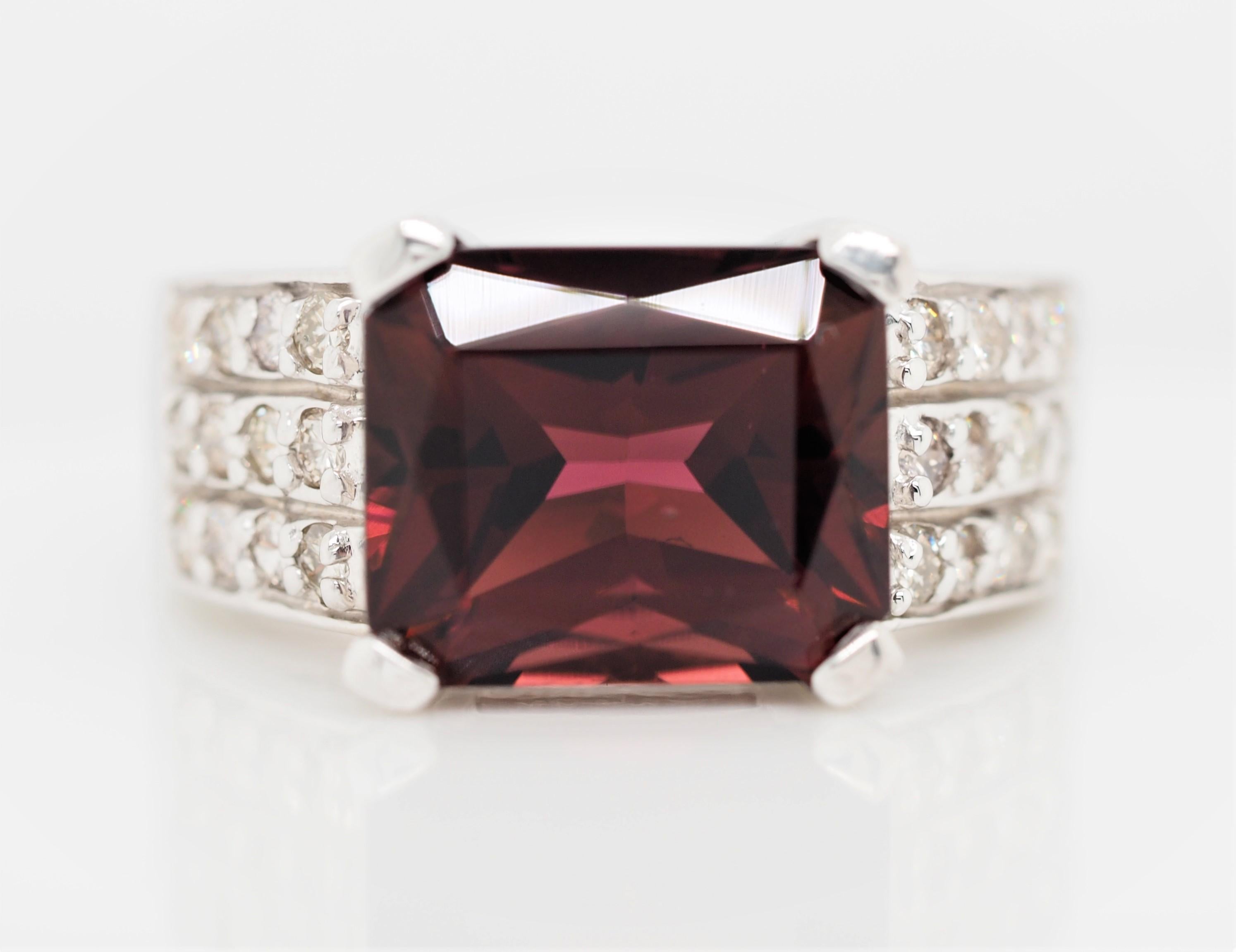 Garnet and Diamond Cocktail Ring in 14 Karat White Gold In Excellent Condition For Sale In Addison, TX