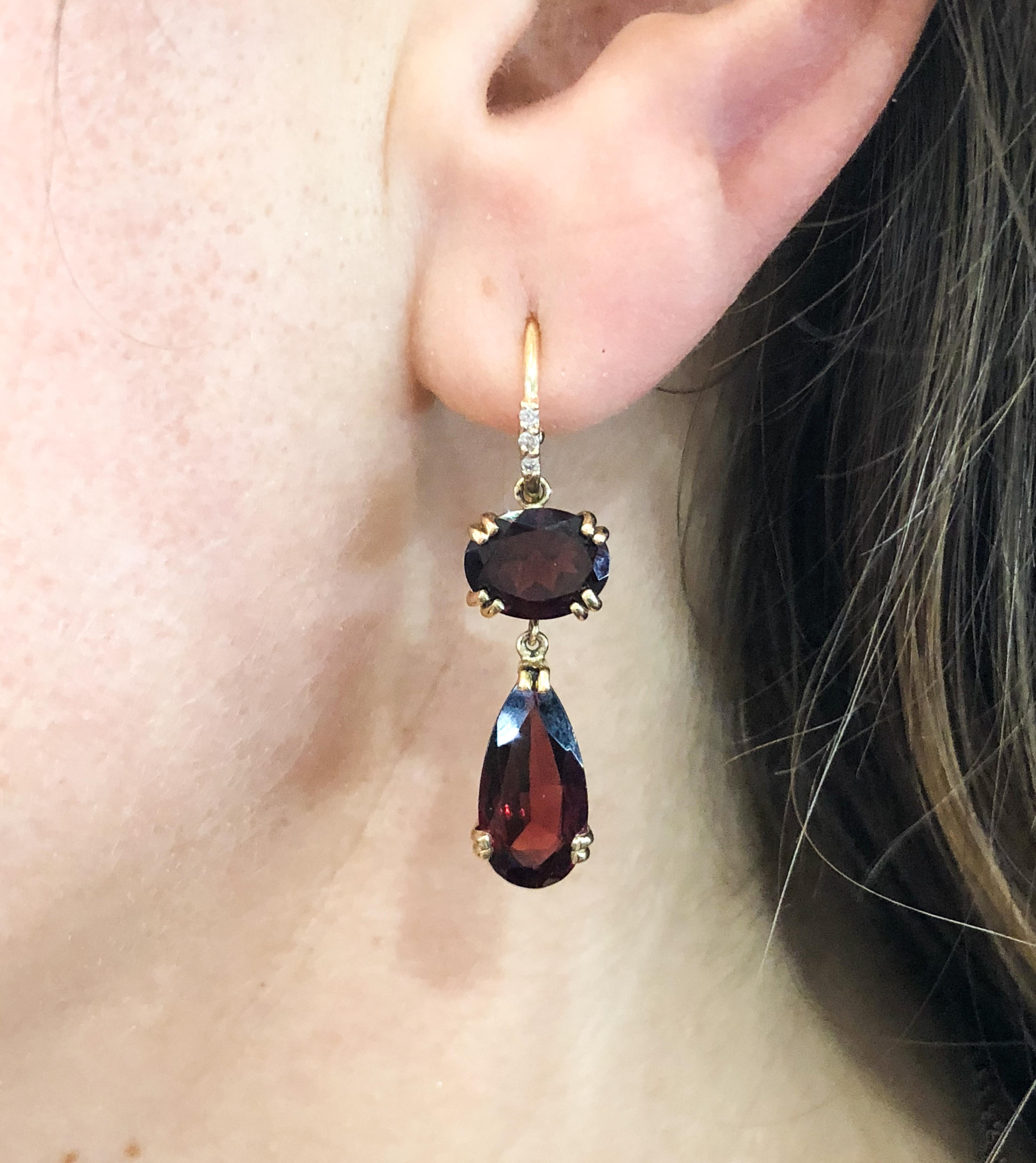 Garnet and Diamond Drop Yellow Gold Earrings In Excellent Condition In Greenwich, CT